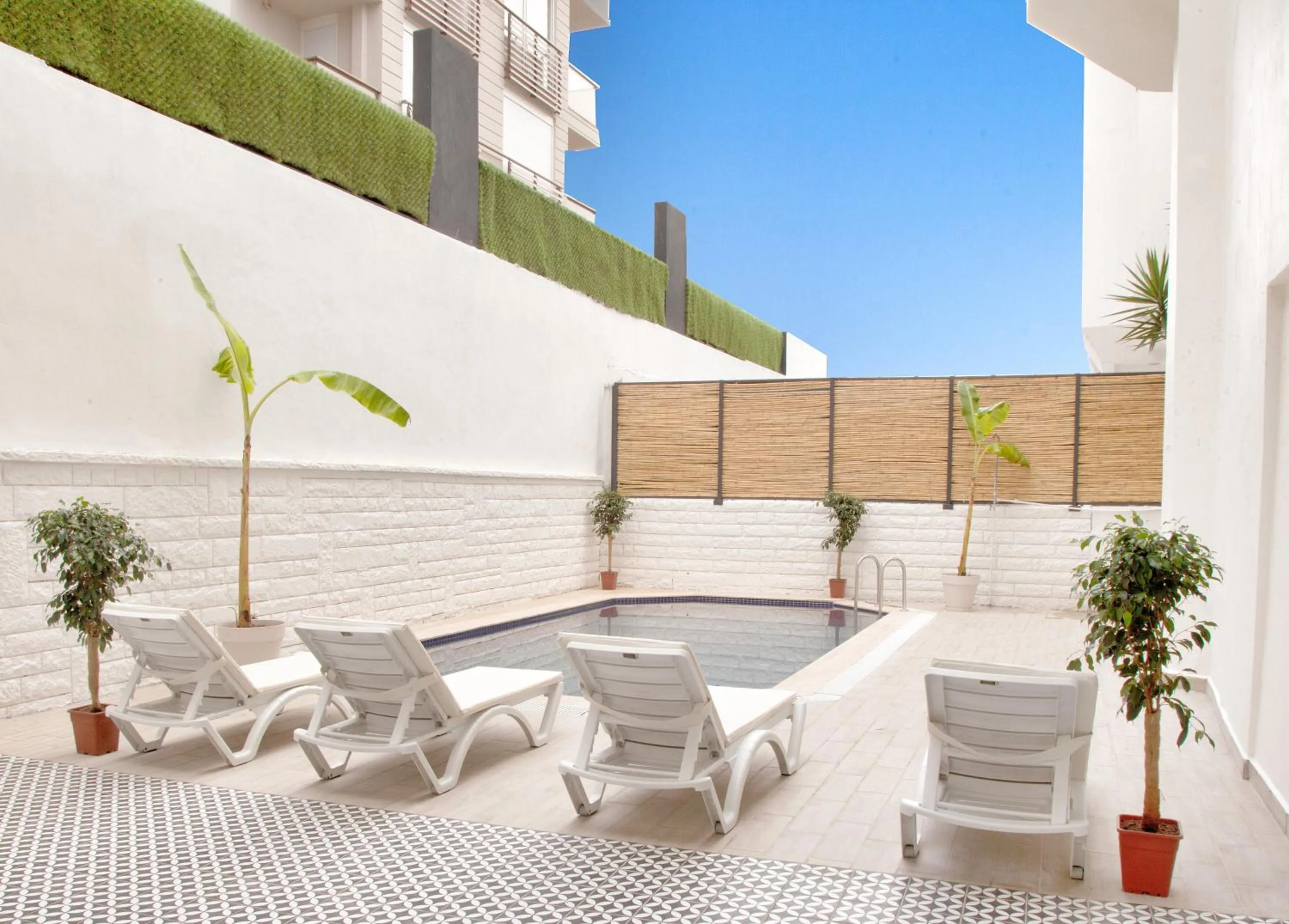 Swimming pool in Siete Hotel