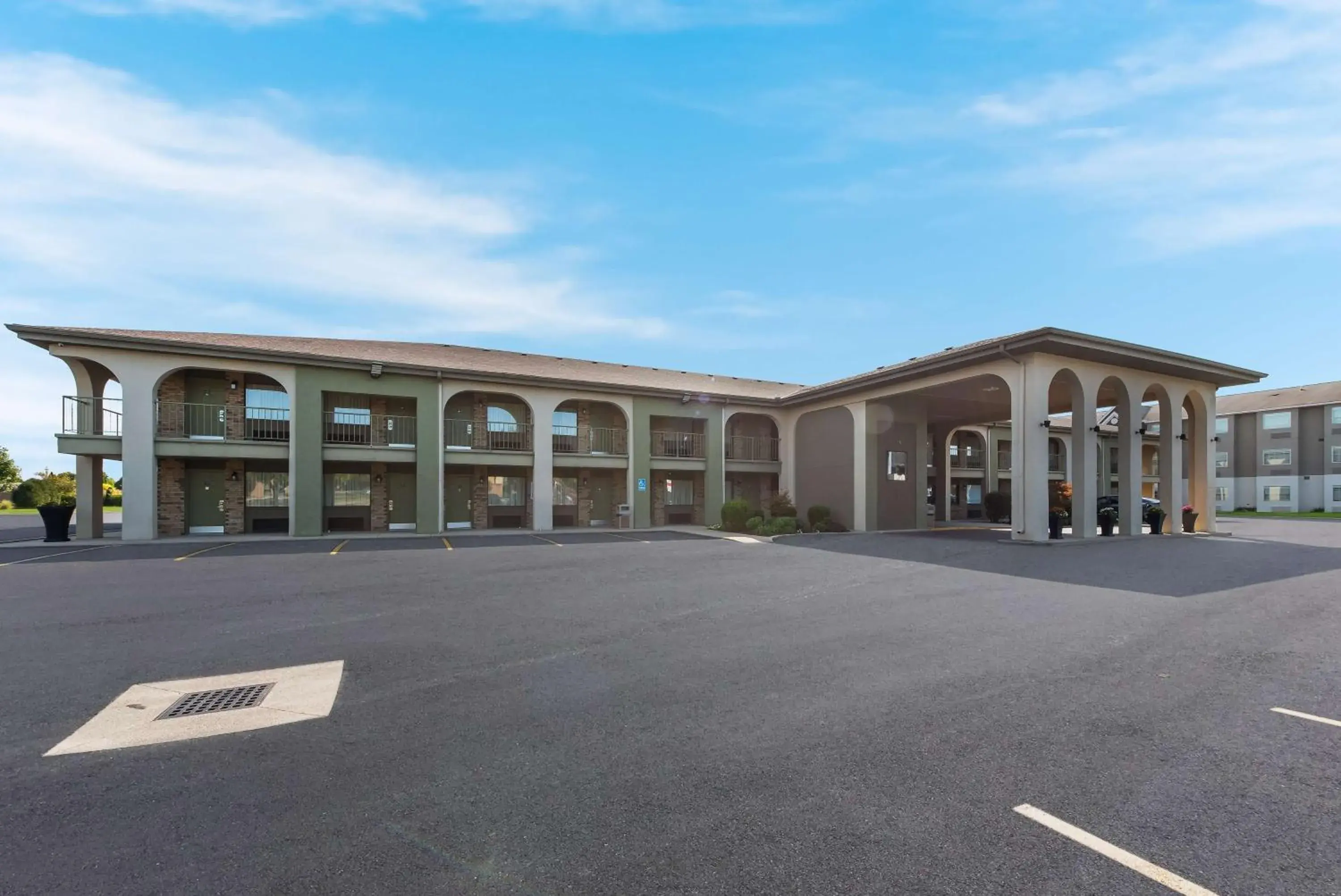 Property building in Best Western Executive Inn Property building in Best Western Executive Inn