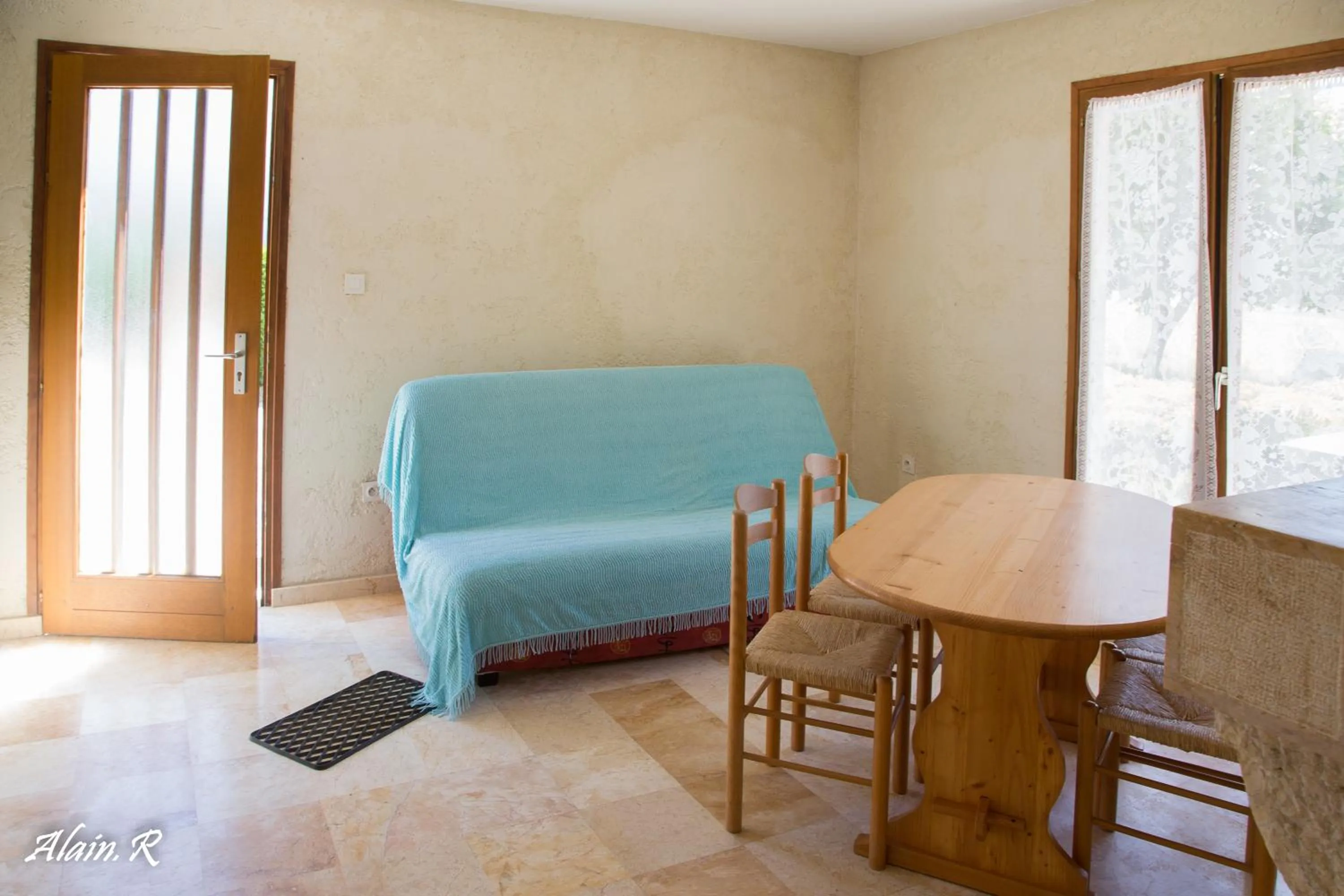 Living room in PARADISE CHALLETS AND CAMPING