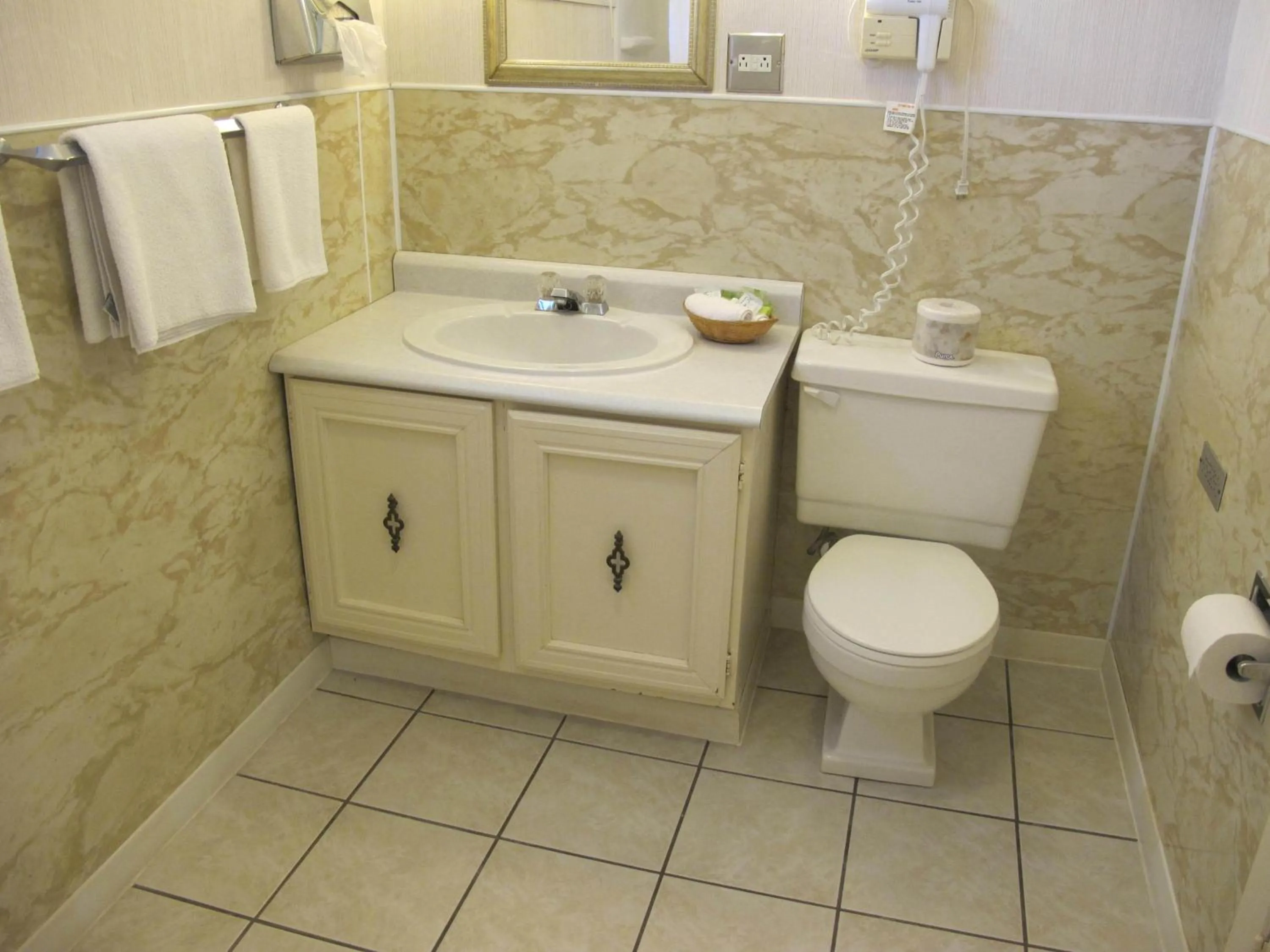 Bathroom in Laurie's Inn