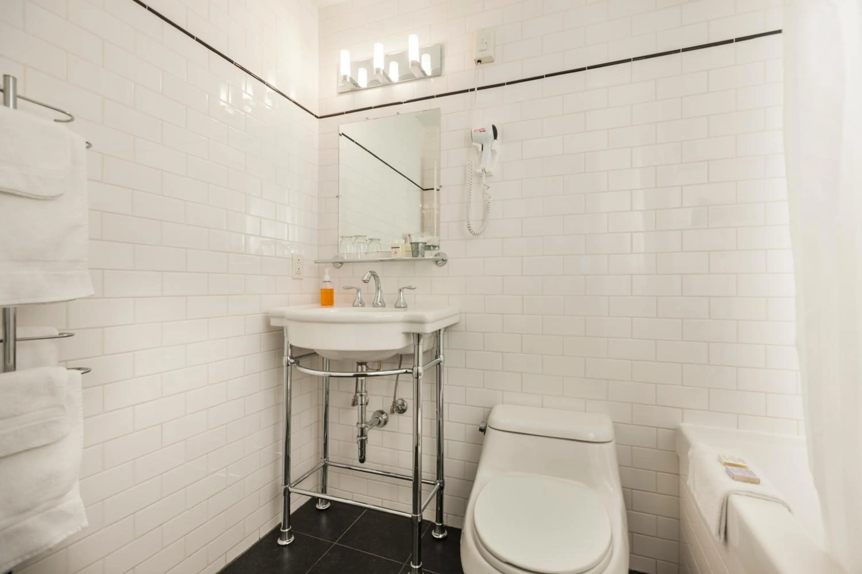 Bathroom in Hotel Chateau de l'Argoat