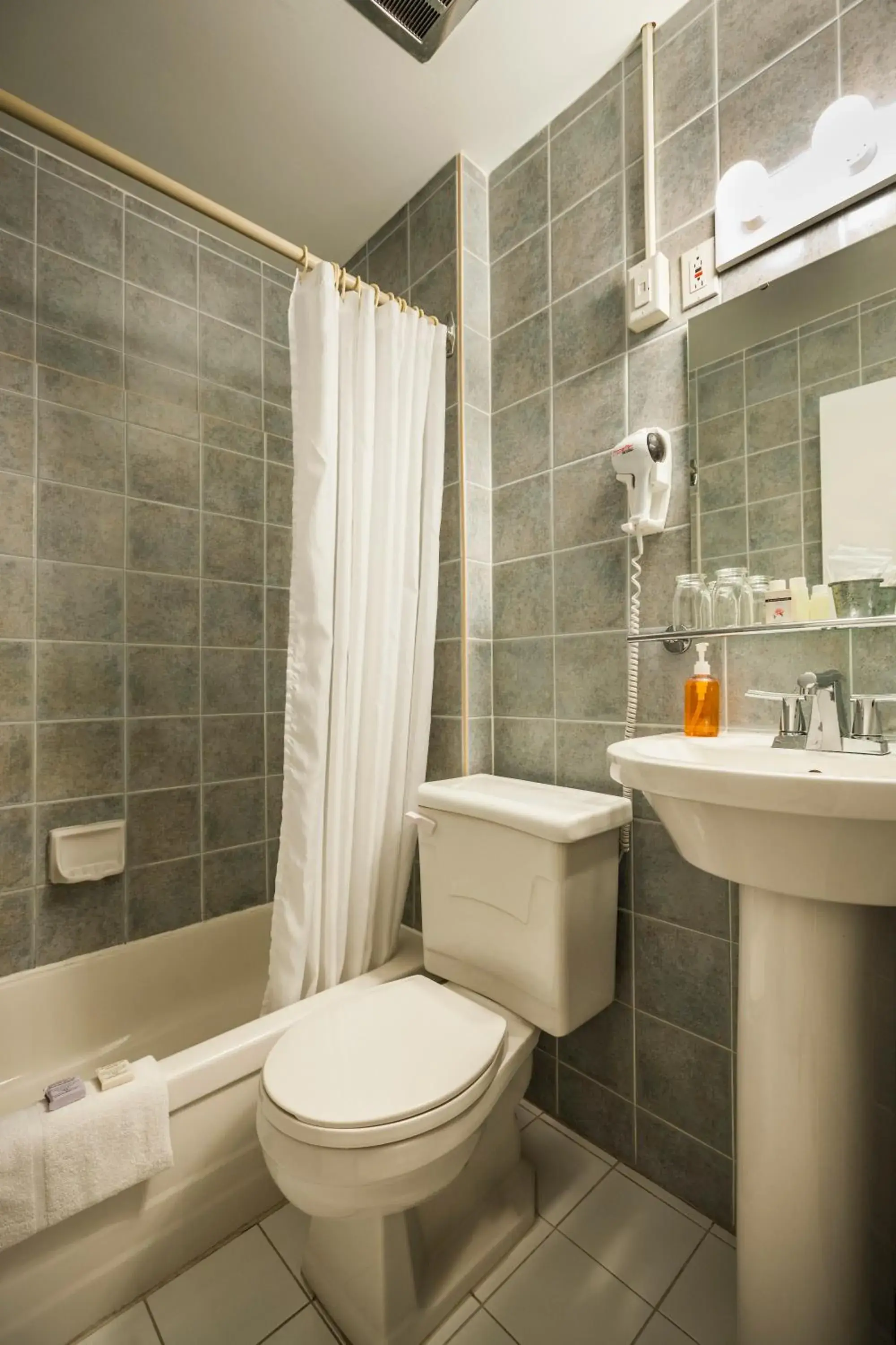Bathroom in Hotel Chateau de l'Argoat