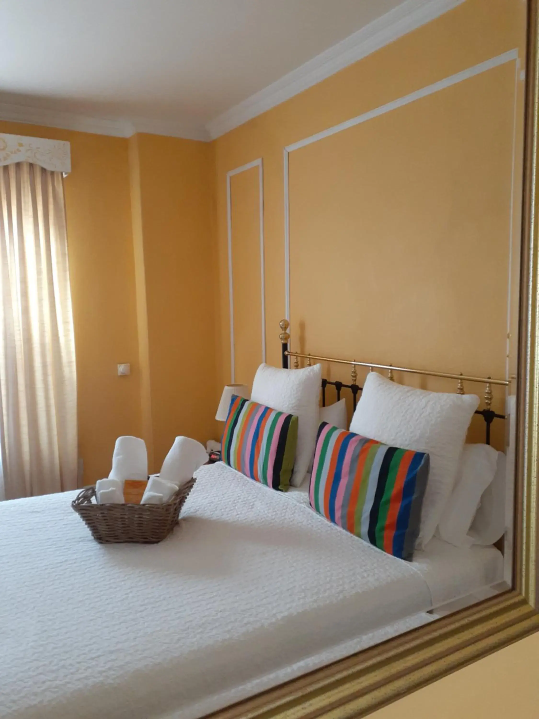 Bed in Hotel Chateau de l'Argoat