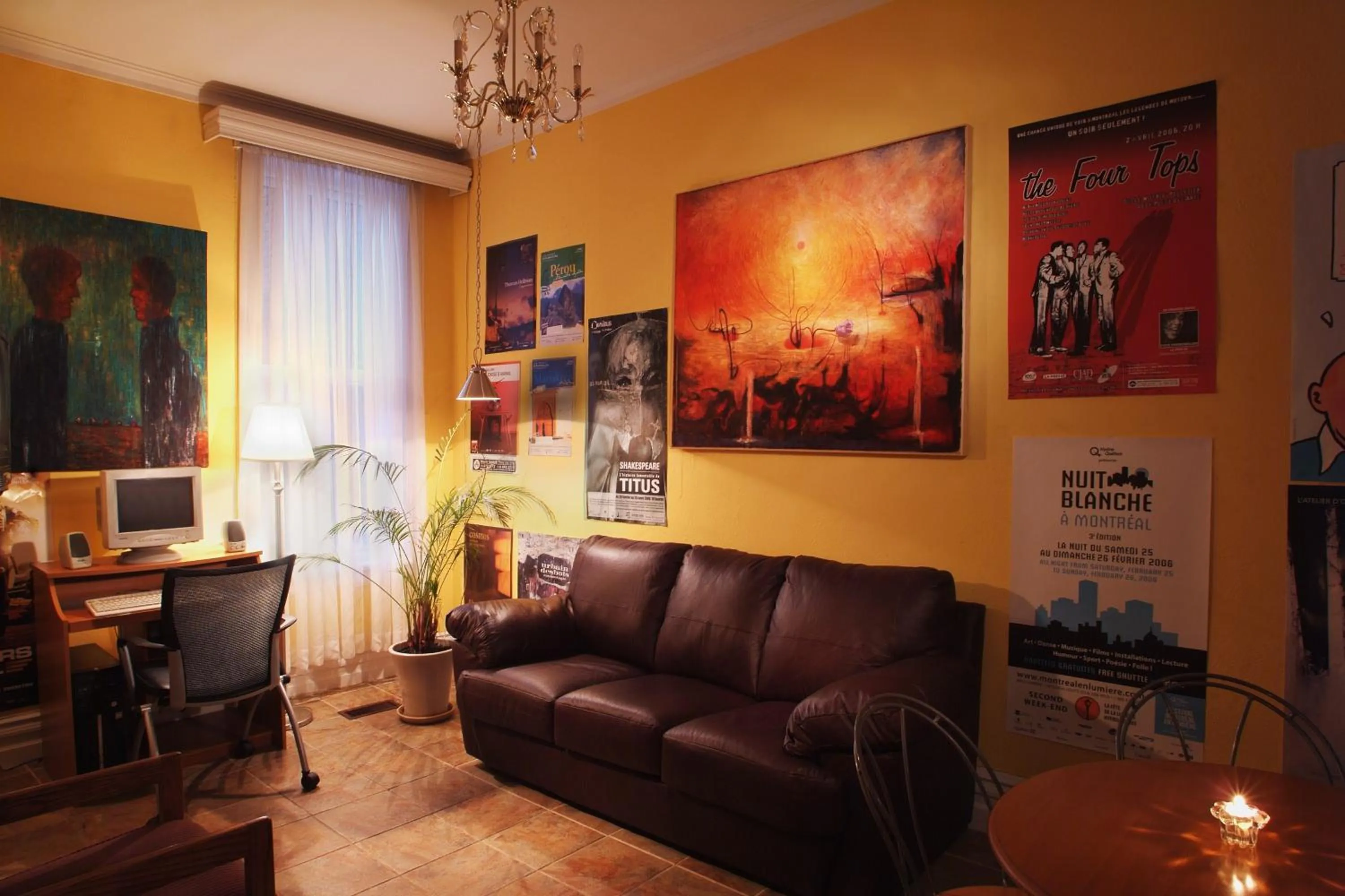 Communal lounge/ TV room in Hotel Chateau de l'Argoat