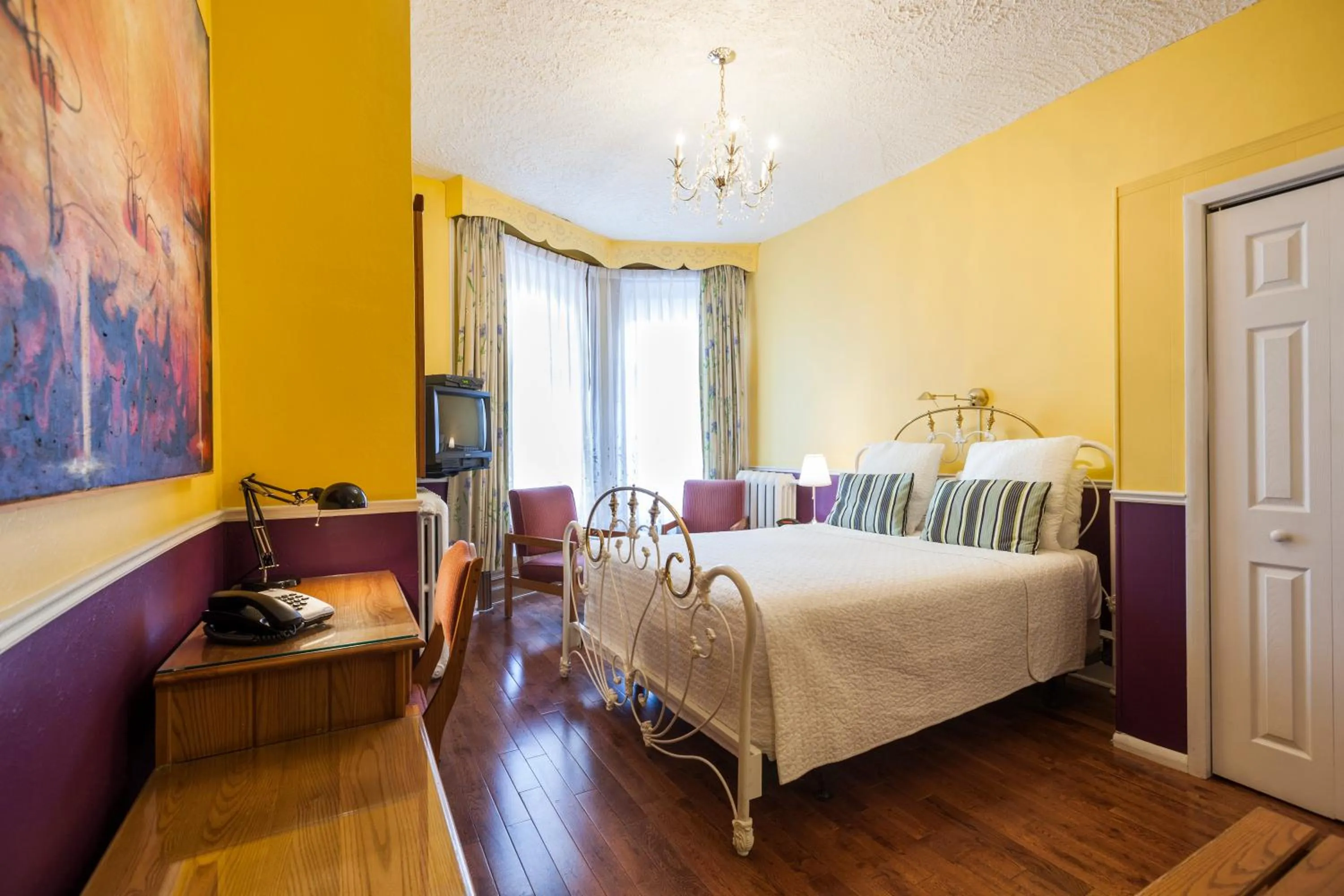 Day, Bed in Hotel Chateau de l'Argoat