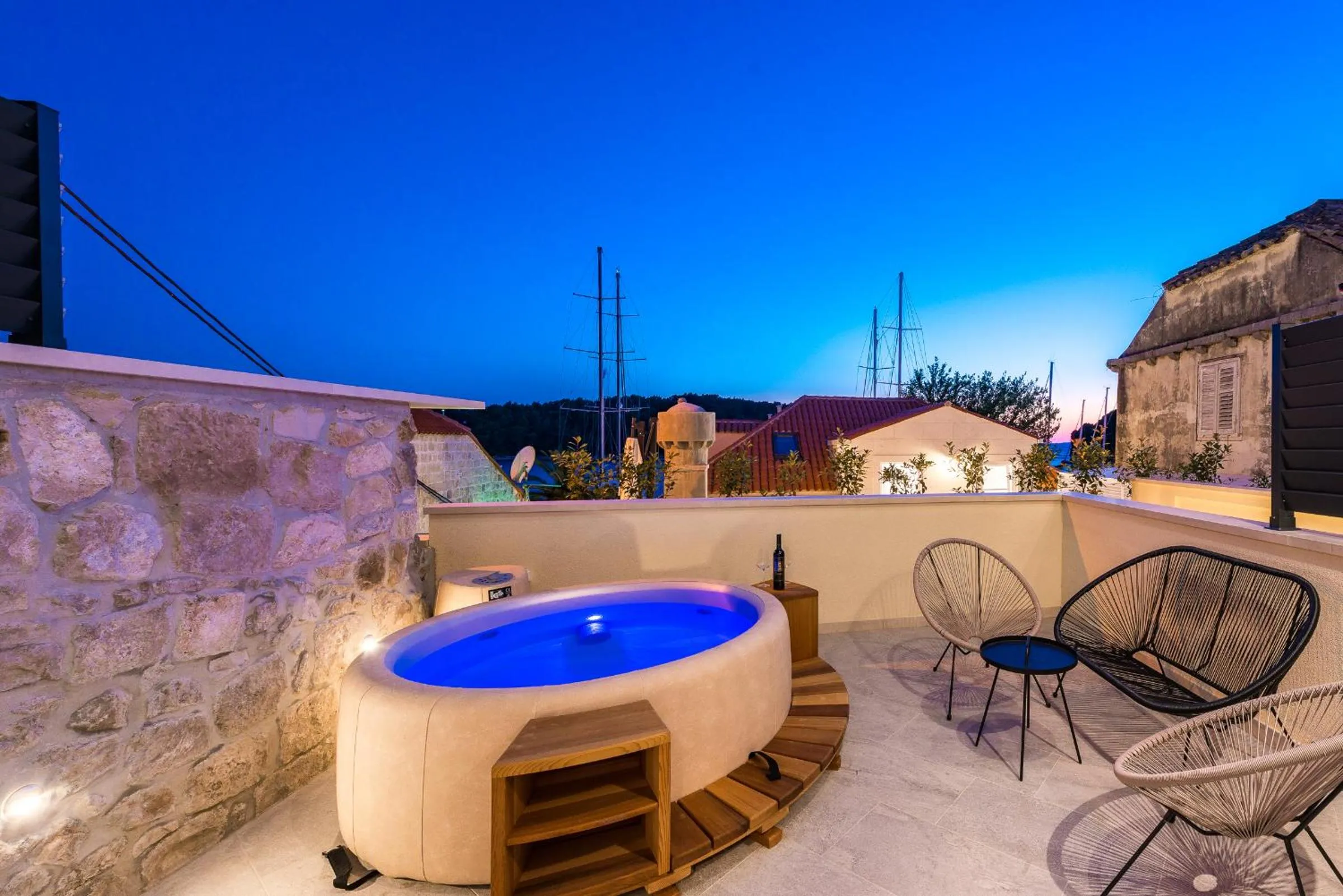 Hot Tub in Casa Antika Suites