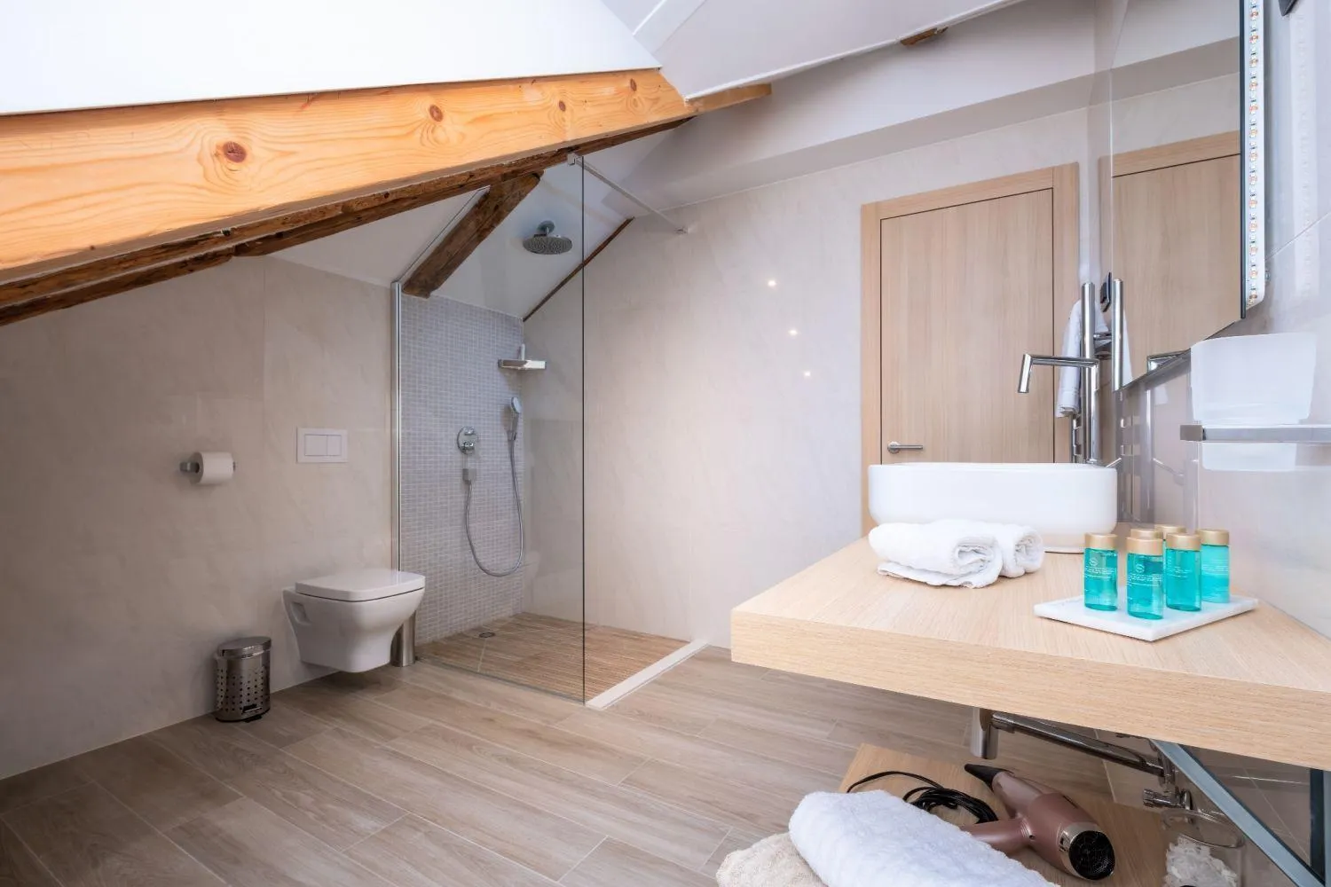 Bathroom in Casa Antika Suites