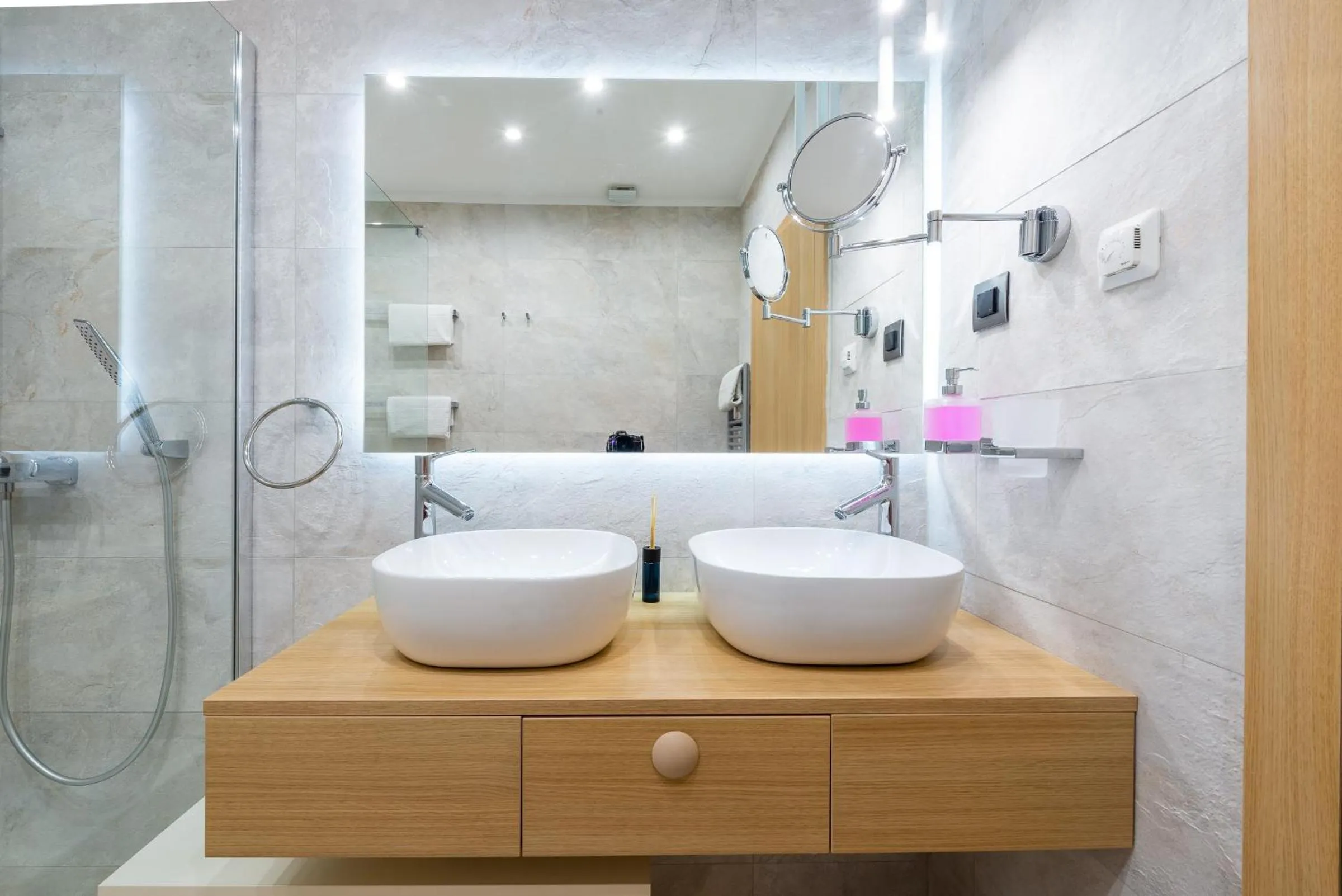 Shower in Casa Antika Suites