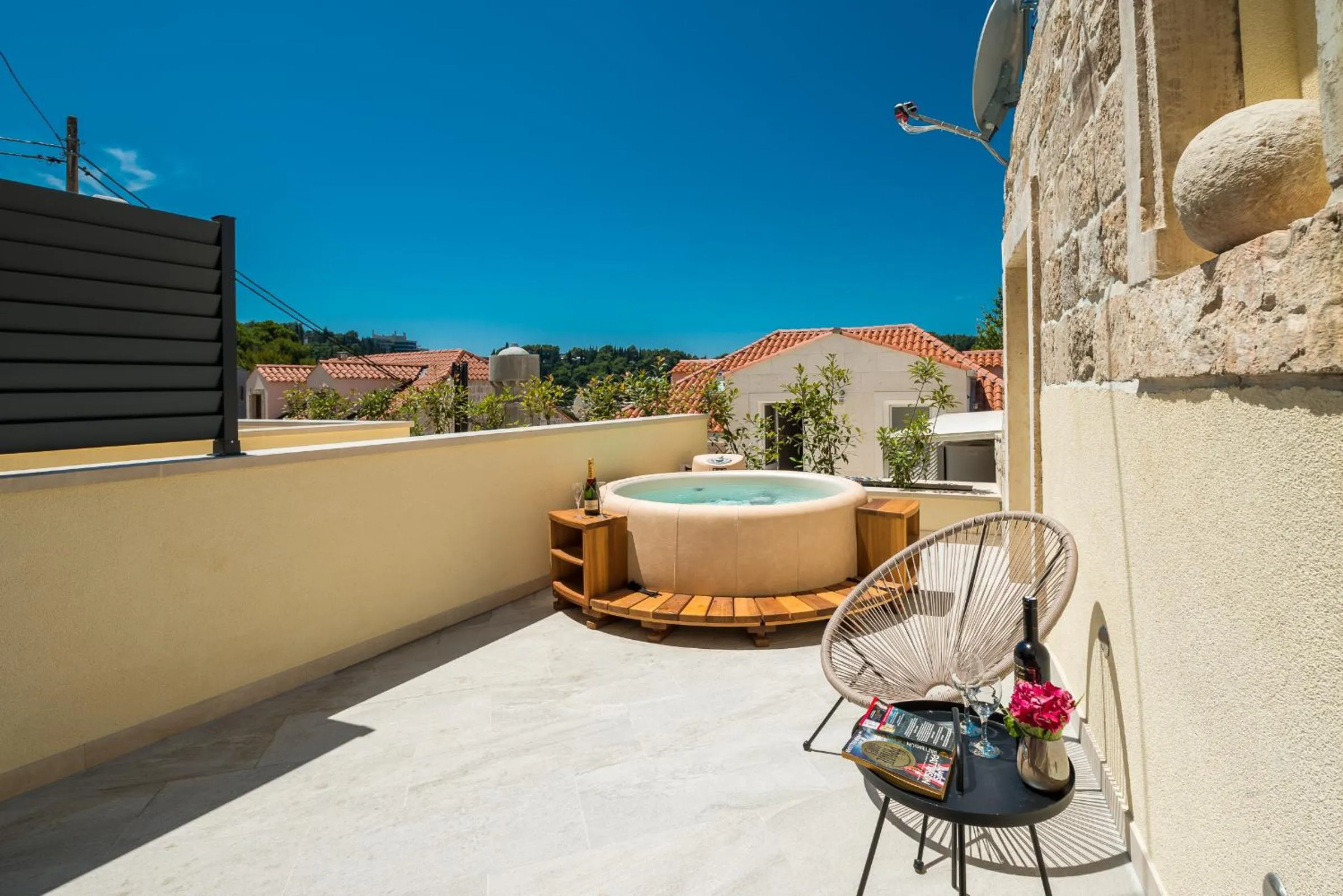 Hot Tub in Casa Antika Suites