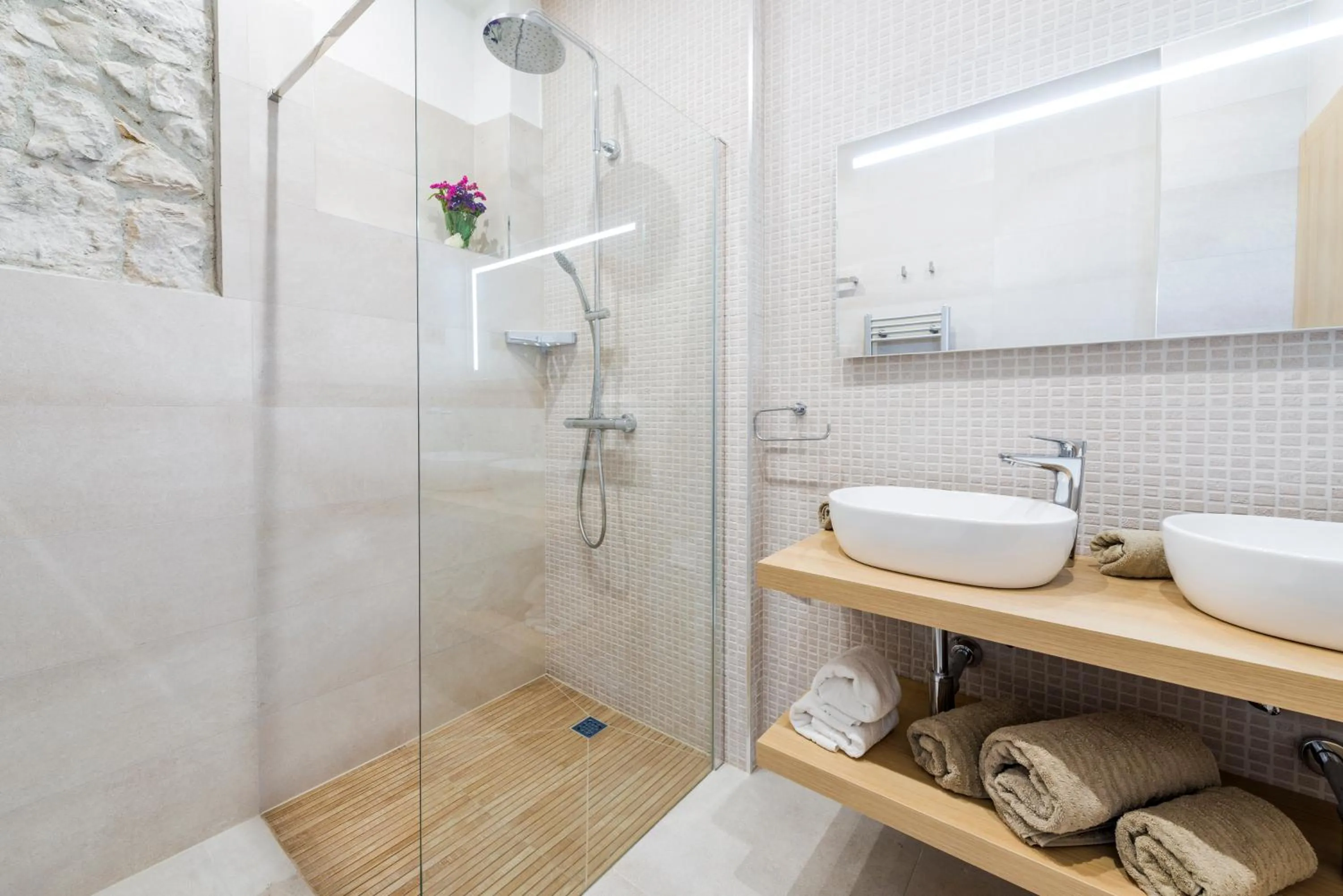 Shower in Casa Antika Suites