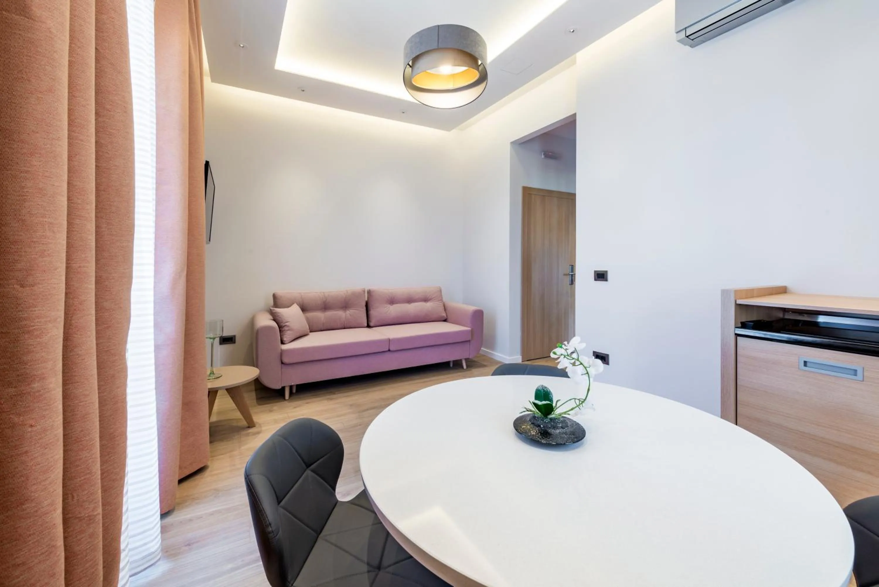 Kitchen or kitchenette in Casa Antika Suites