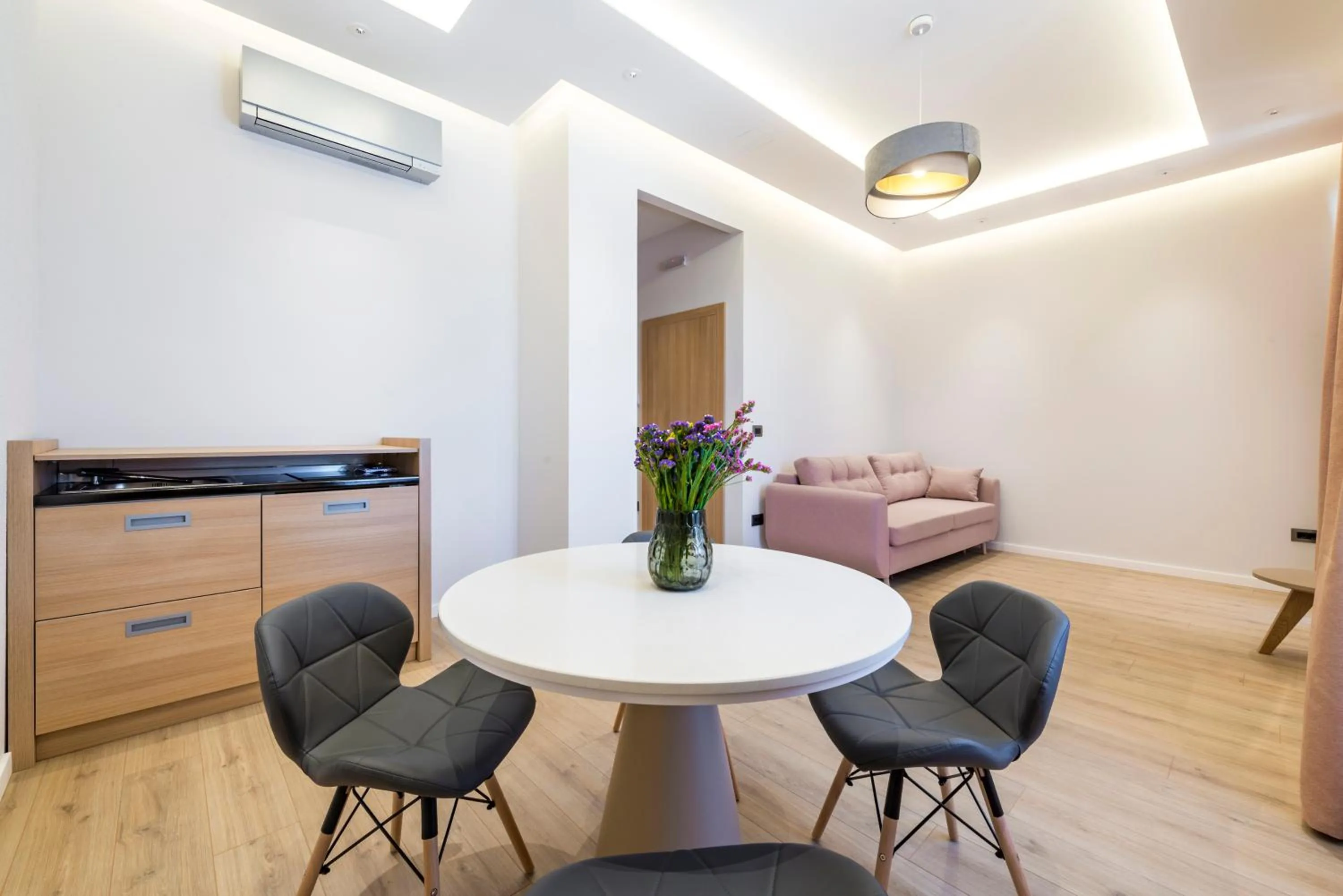 Kitchen or kitchenette in Casa Antika Suites