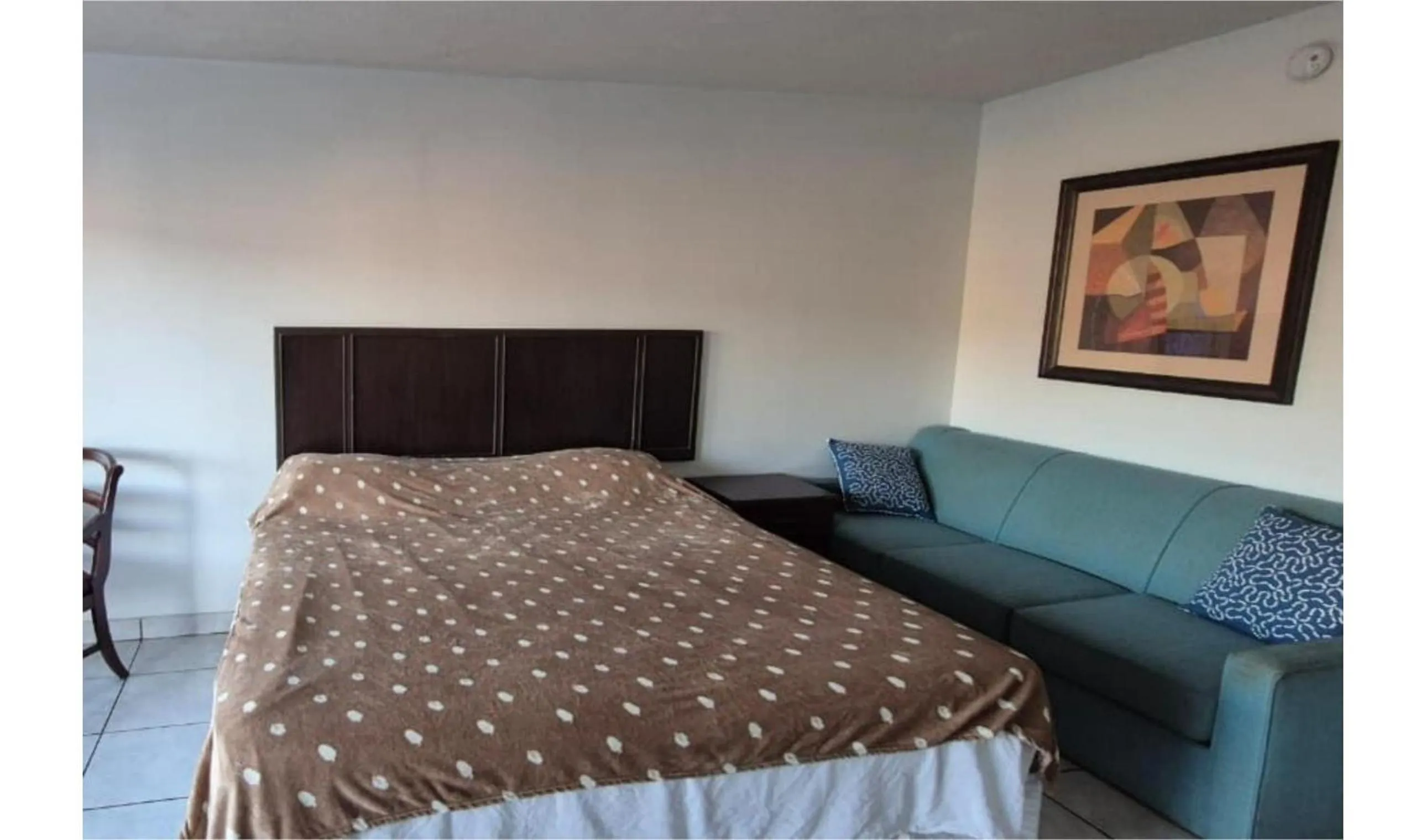 Bedroom, Bed in Central Motel Kissimmee Near Disney World