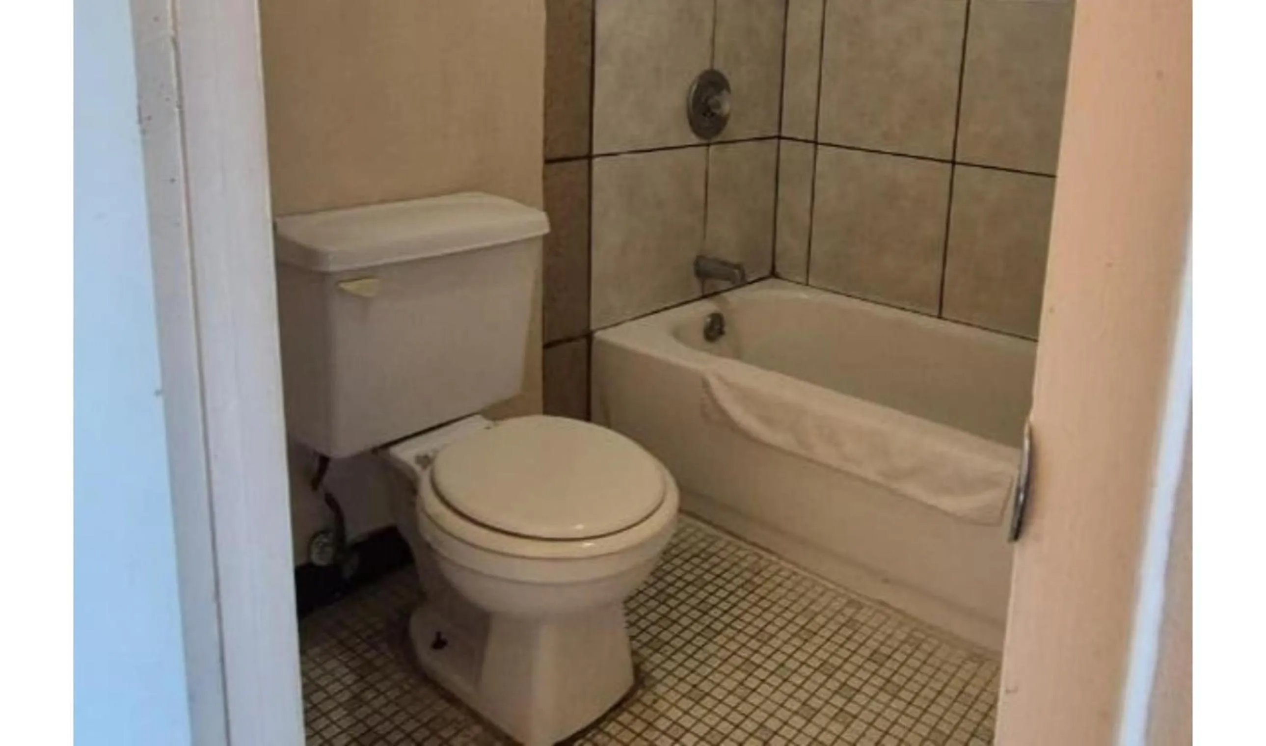 Bathroom in Central Motel Kissimmee Near Disney World