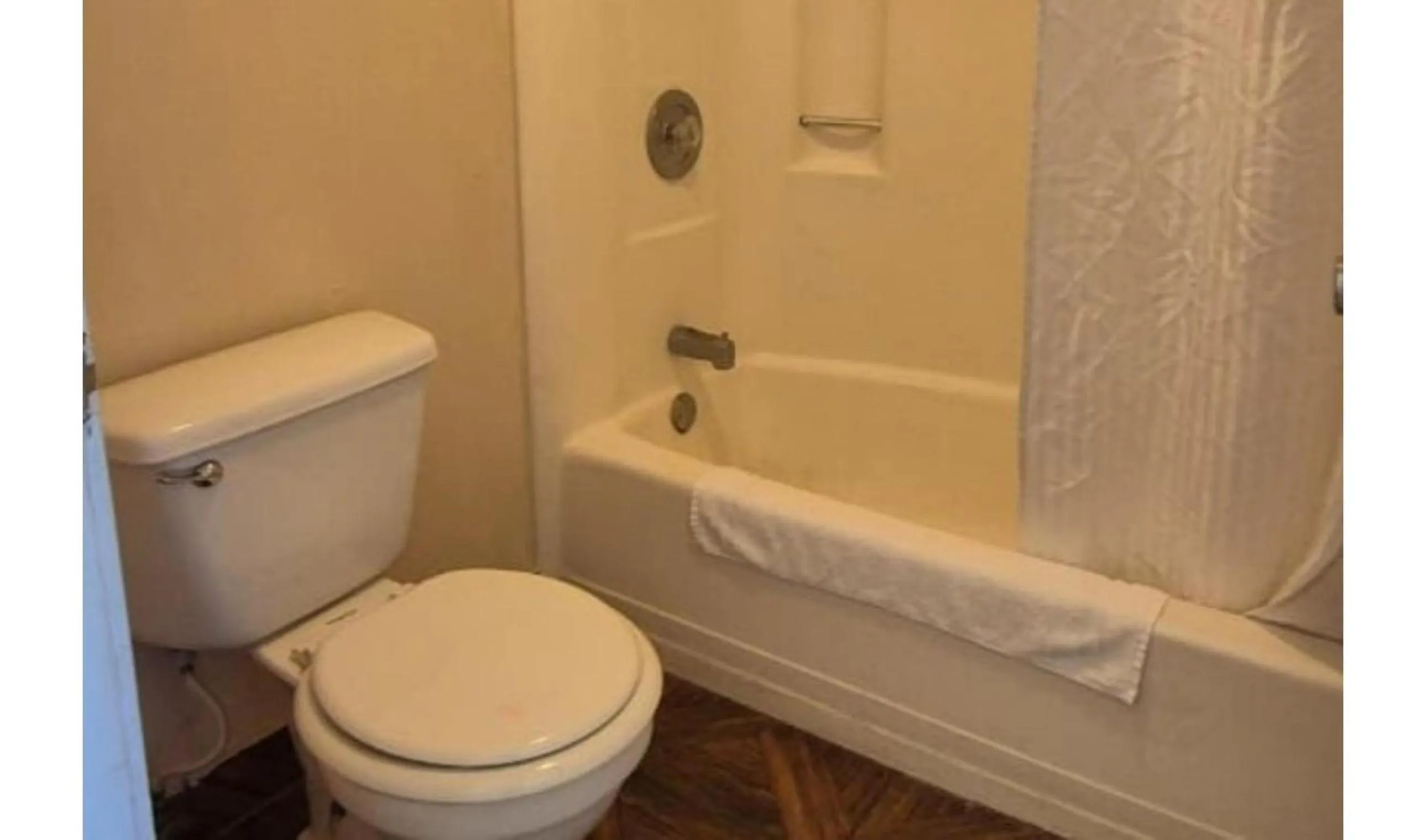 Bathroom in Central Motel Kissimmee Near Disney World