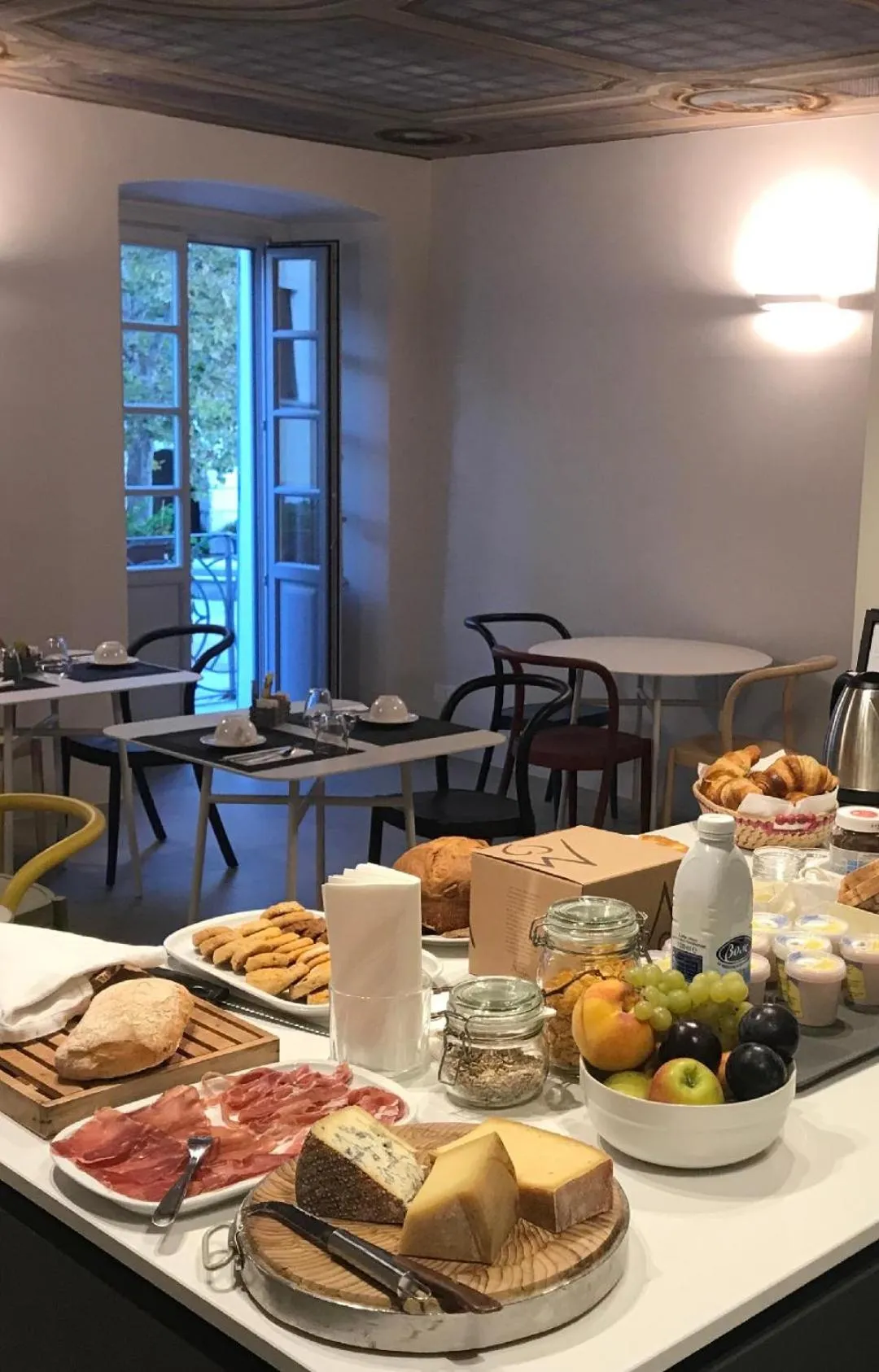 Breakfast in Maison Alliod