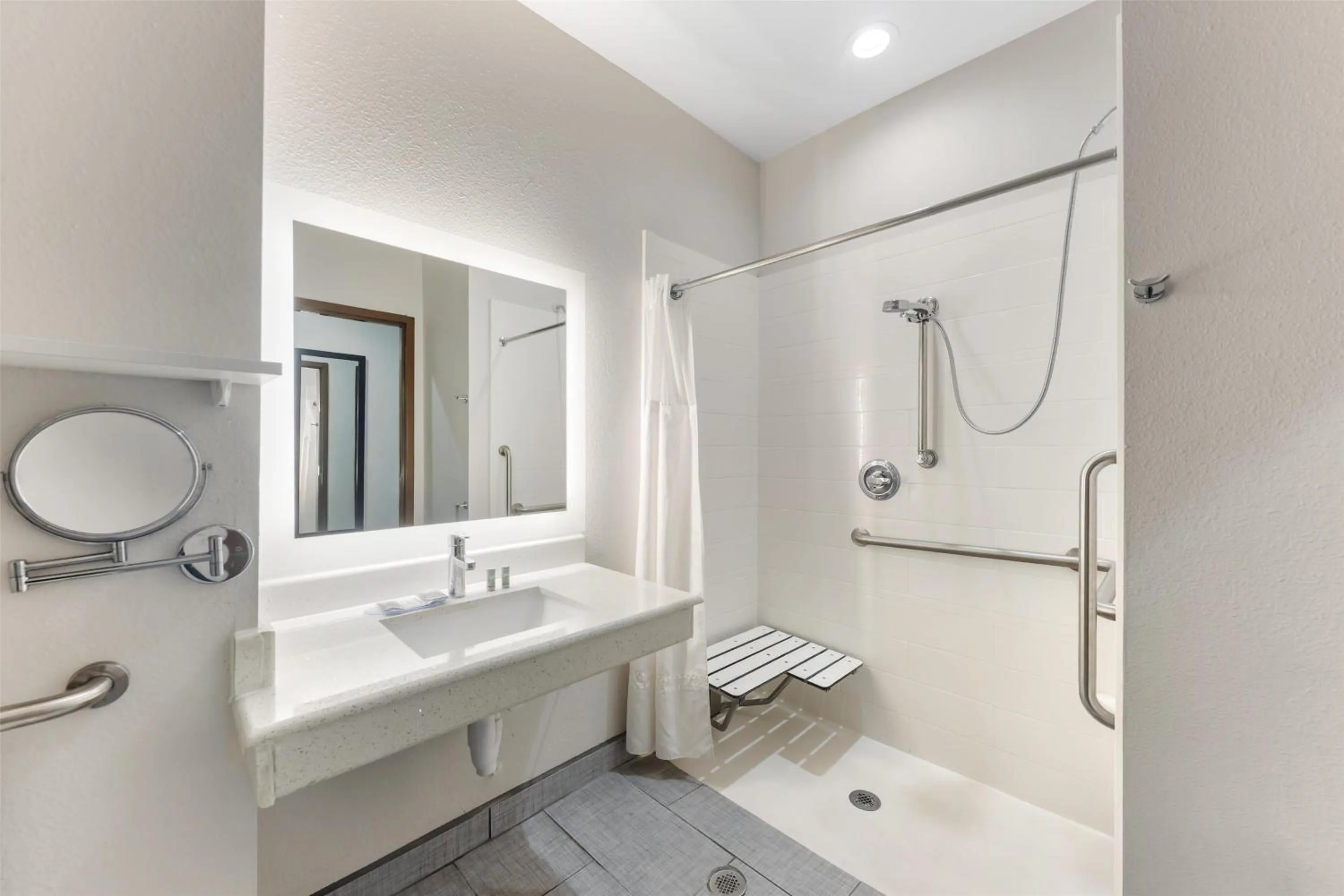 Bathroom in Best Western Green Oak Inn & Suites