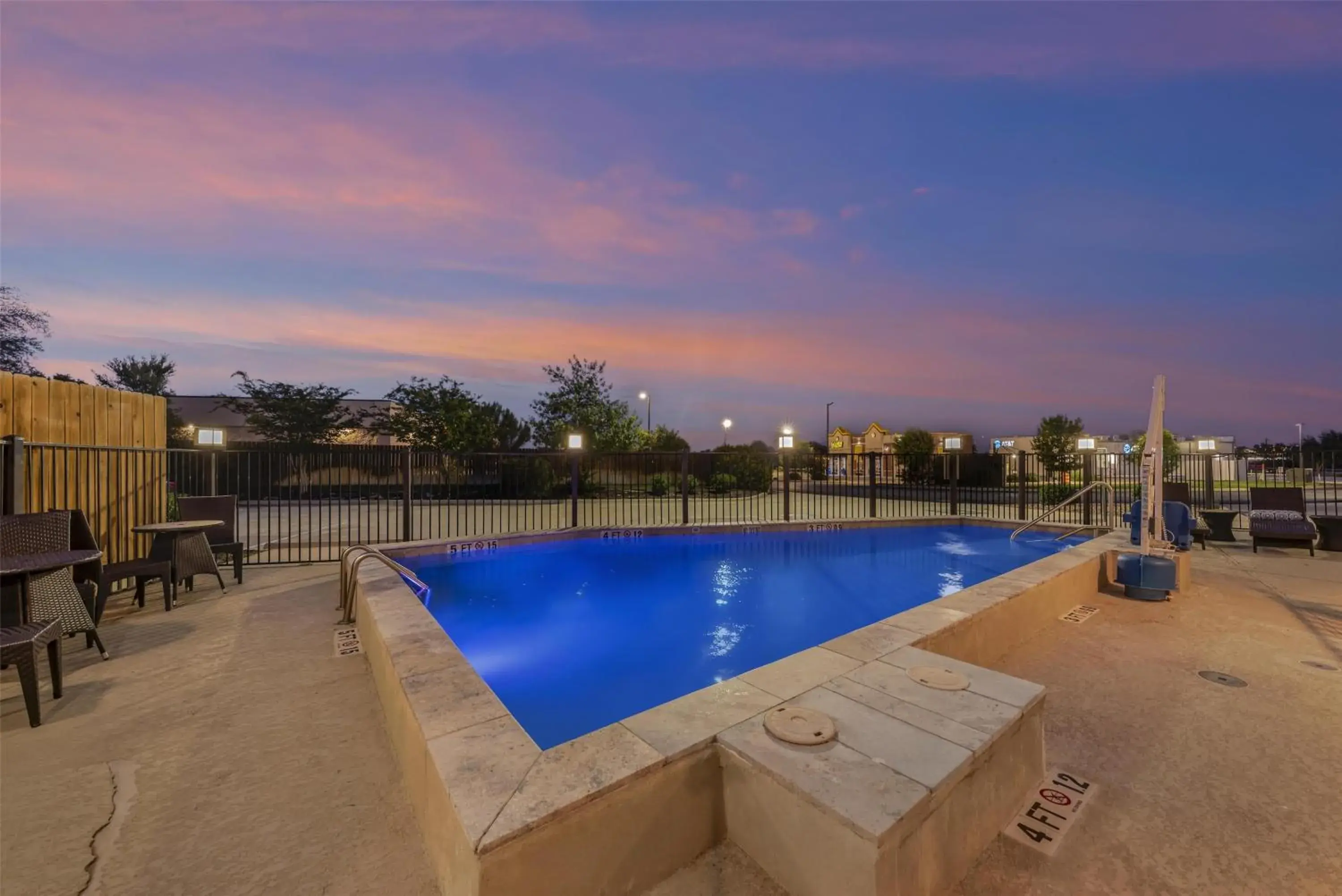 Pool view in Best Western Green Oak Inn & Suites Pool view in Best Western Green Oak Inn & Suites