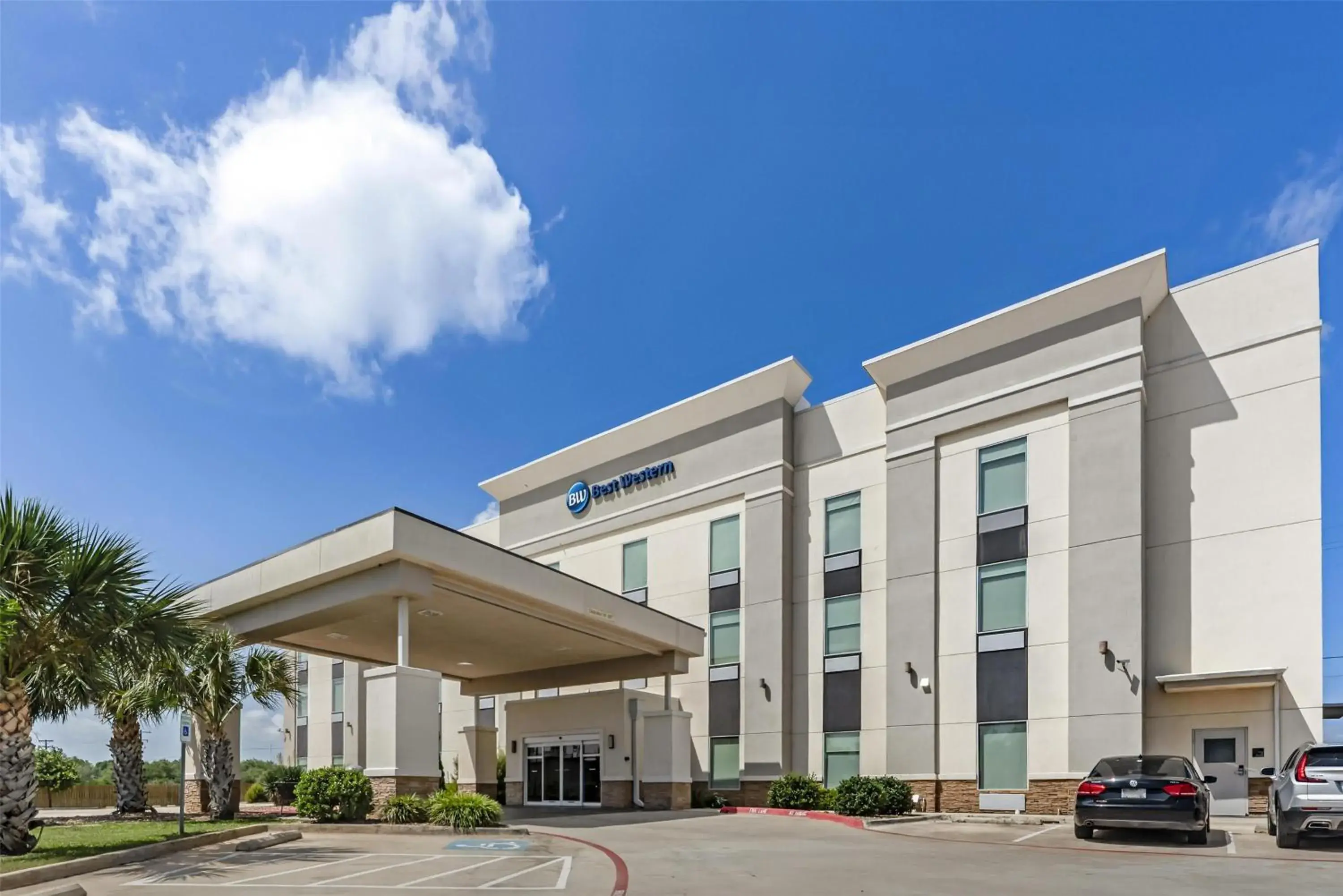 Property building in Best Western Green Oak Inn & Suites Property building in Best Western Green Oak Inn & Suites