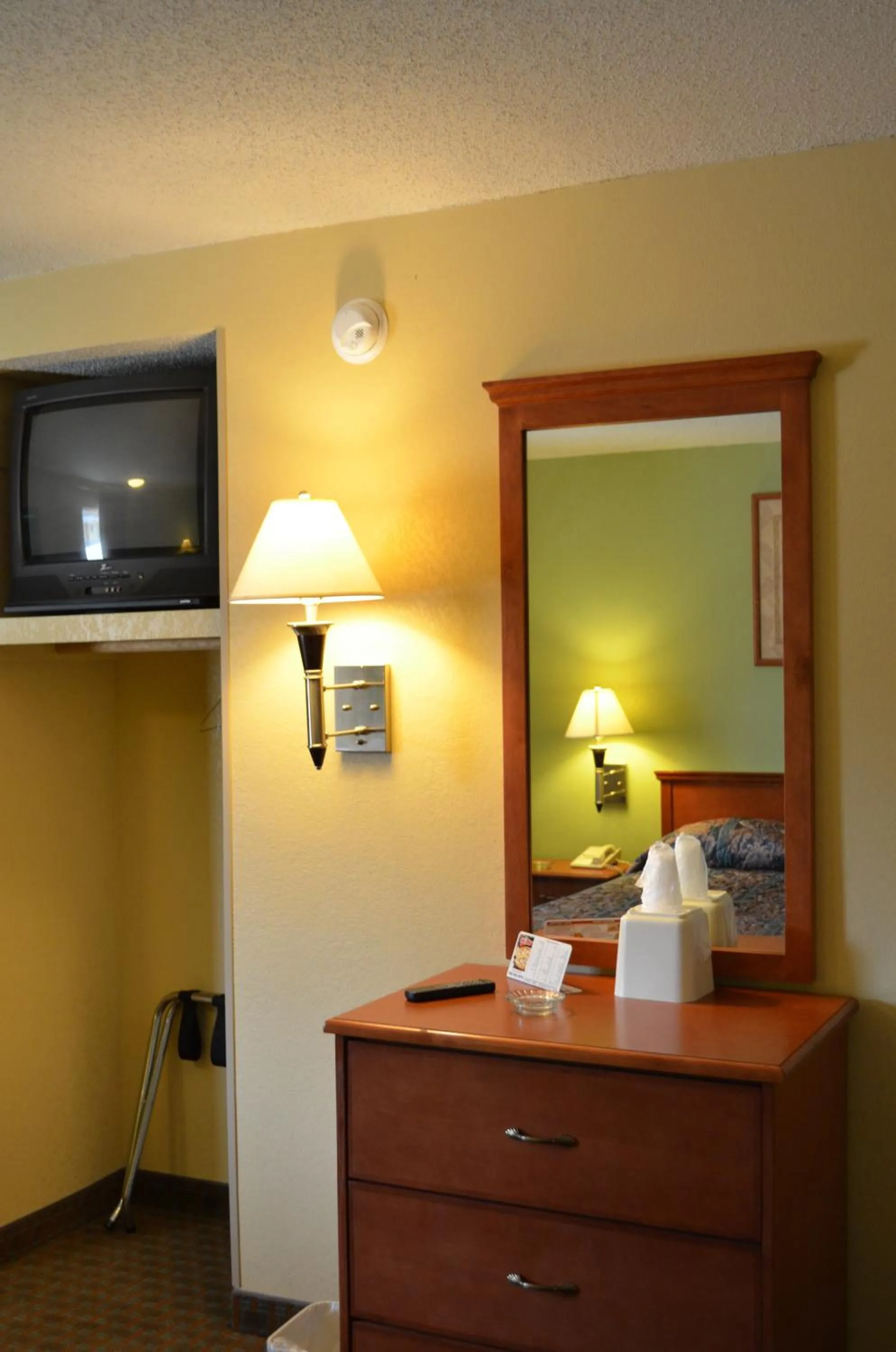 Other, Bed in Royal Inn Of New Orleans