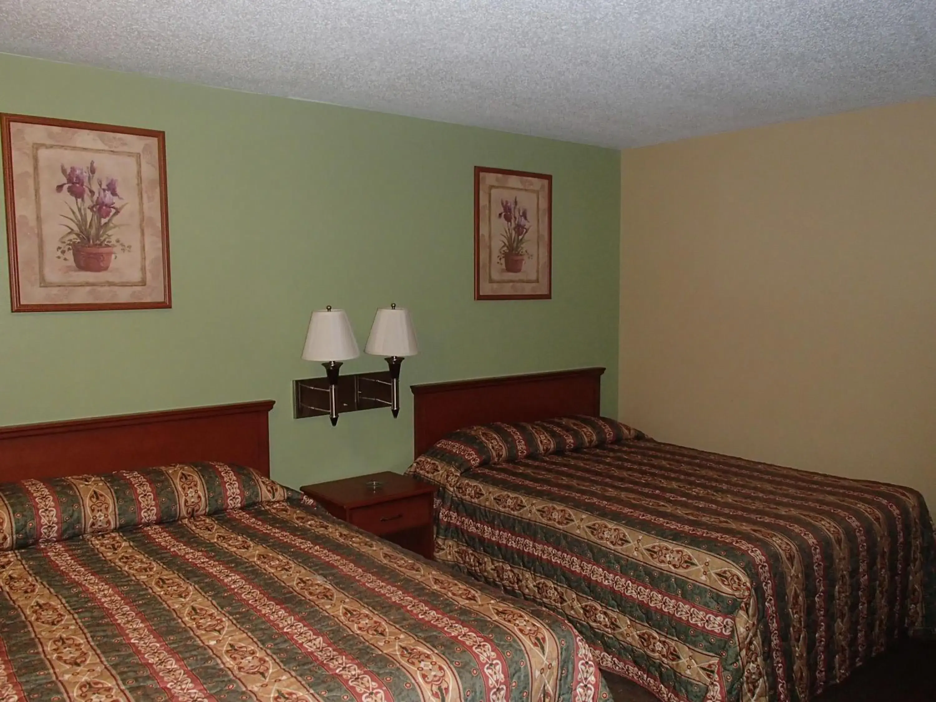 Queen Room with Two Queen Beds in Royal Inn Of New Orleans Queen Room with Two Queen Beds in Royal Inn Of New Orleans