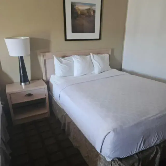 Bed in Americas Best Value Inn Wendover Bed in Americas Best Value Inn Wendover