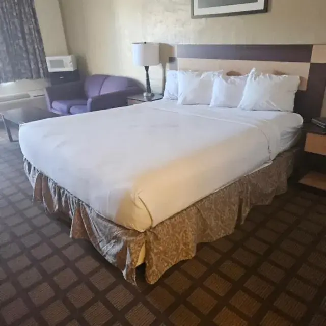 Bed in Americas Best Value Inn Wendover Bed in Americas Best Value Inn Wendover