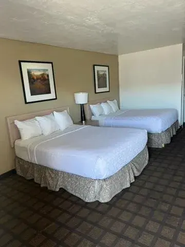 Bed in Americas Best Value Inn Wendover Bed in Americas Best Value Inn Wendover