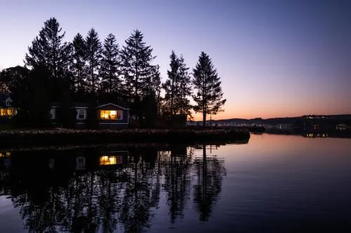 Lighthouse Motel and Cottages