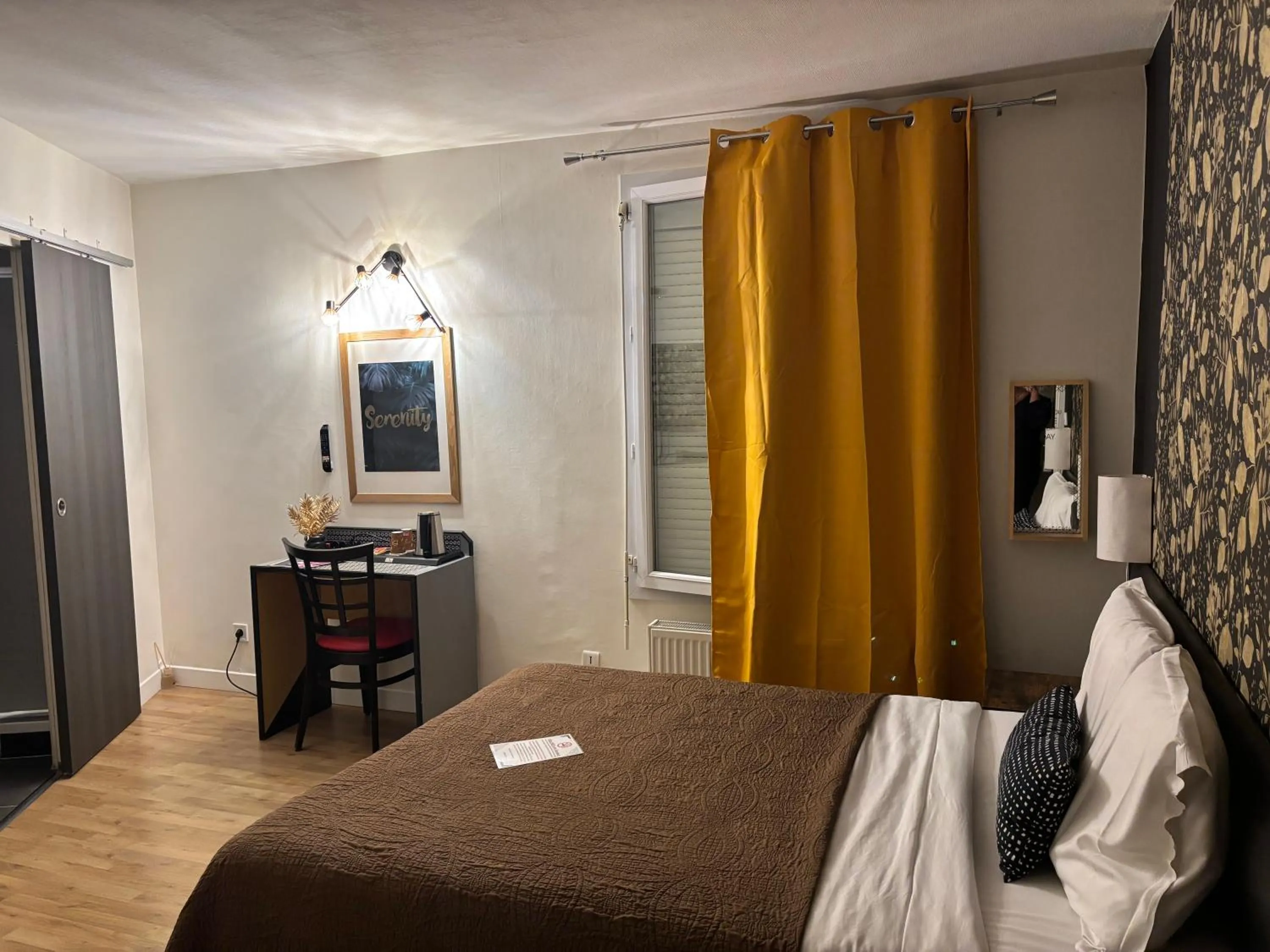 Bed in Hôtel Brasserie L'ESCALE, secteur Gare de Bergerac