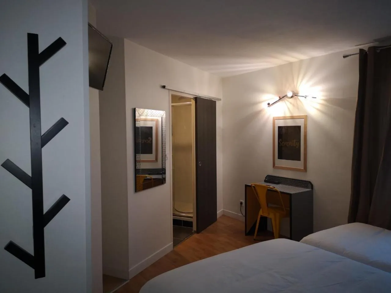 Bed in Hôtel Brasserie L'ESCALE, secteur Gare de Bergerac