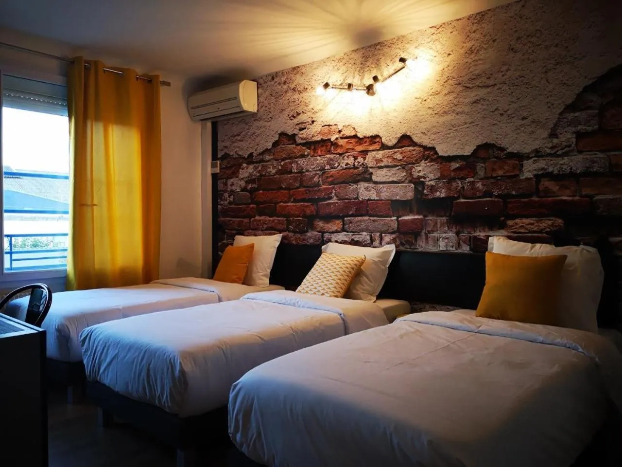 Bed in Hôtel Brasserie L'ESCALE, secteur Gare de Bergerac