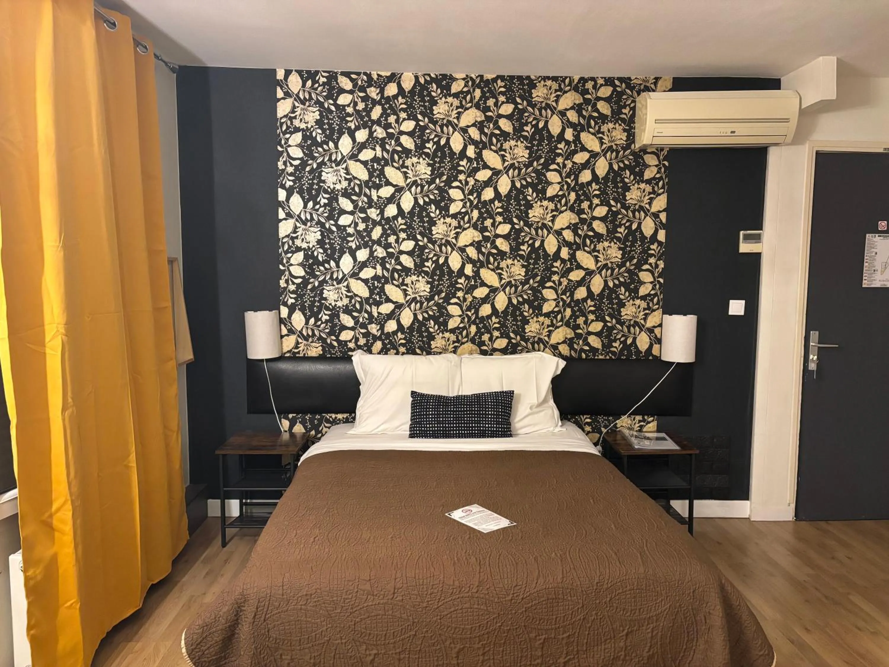 Bed in Hôtel Brasserie L'ESCALE, secteur Gare de Bergerac