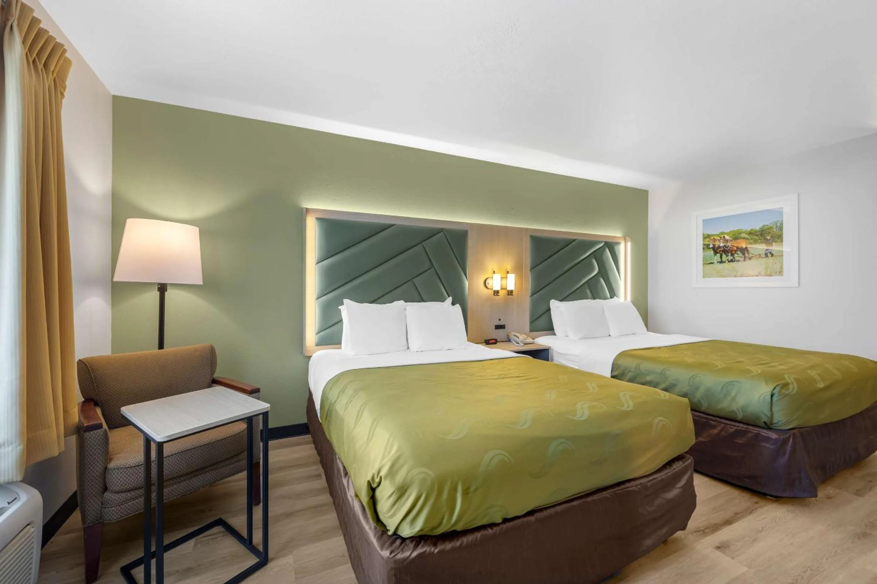 Bedroom, Bed in Quality Inn & Suites Monterey I-40