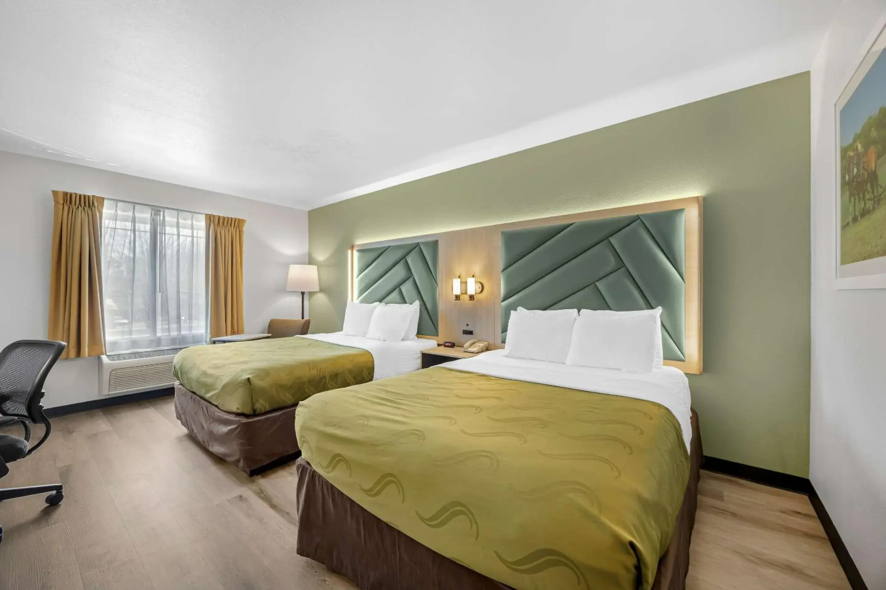 Bedroom, Bed in Quality Inn & Suites Monterey, TN - Crossville, TN Bedroom, Bed in Quality Inn & Suites Monterey, TN - Crossville, TN