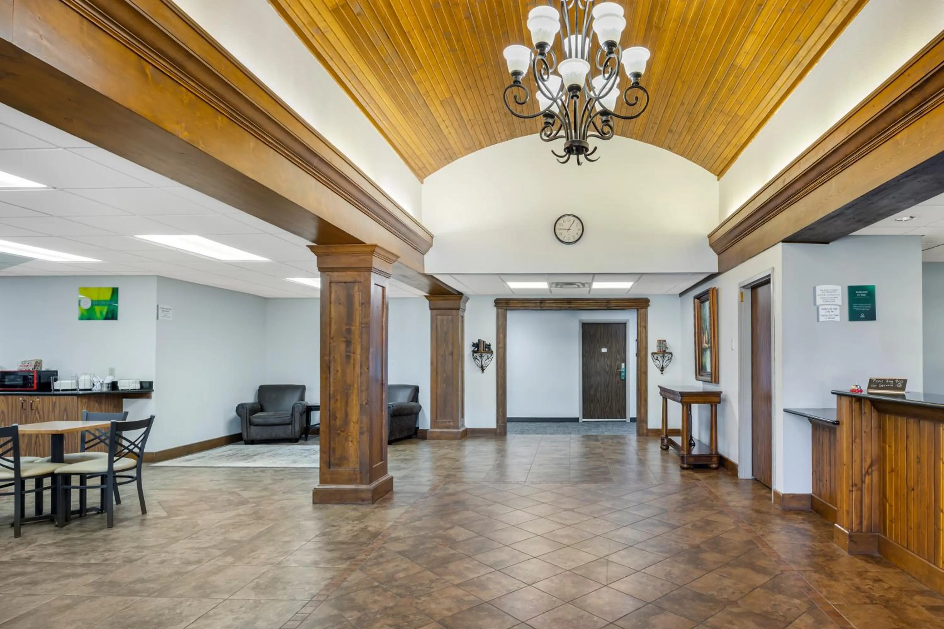 Lobby or reception in Quality Inn & Suites Monterey I-40