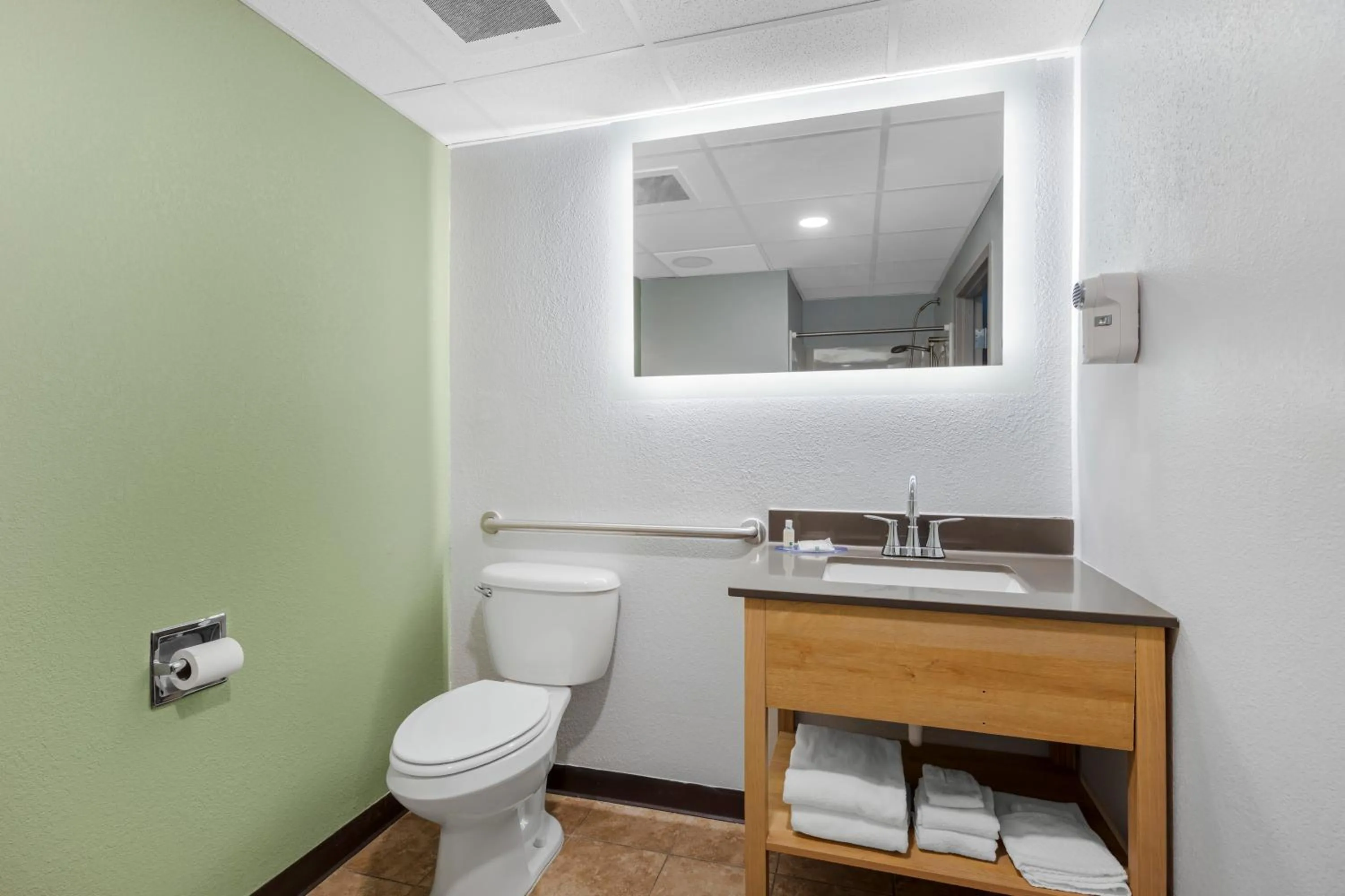 Toilet in Quality Inn & Suites Monterey I-40