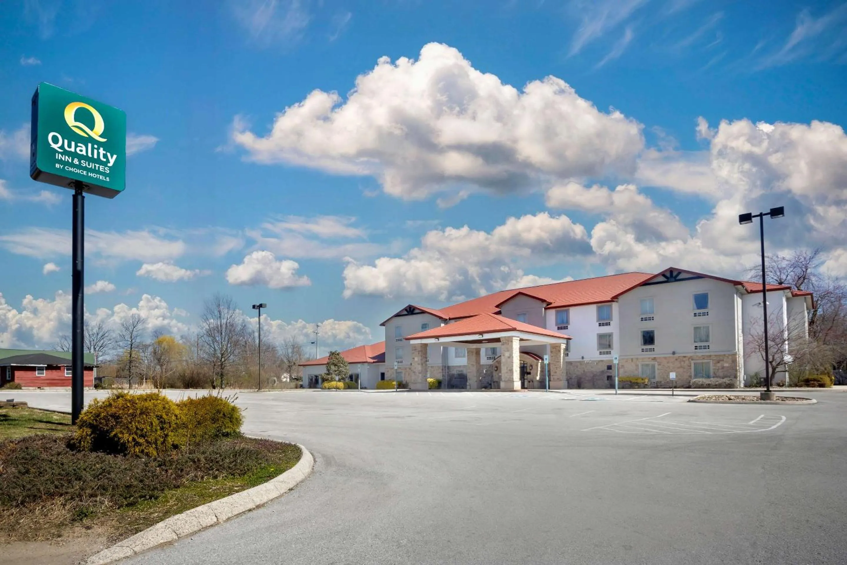 Property building in Quality Inn & Suites Monterey I-40