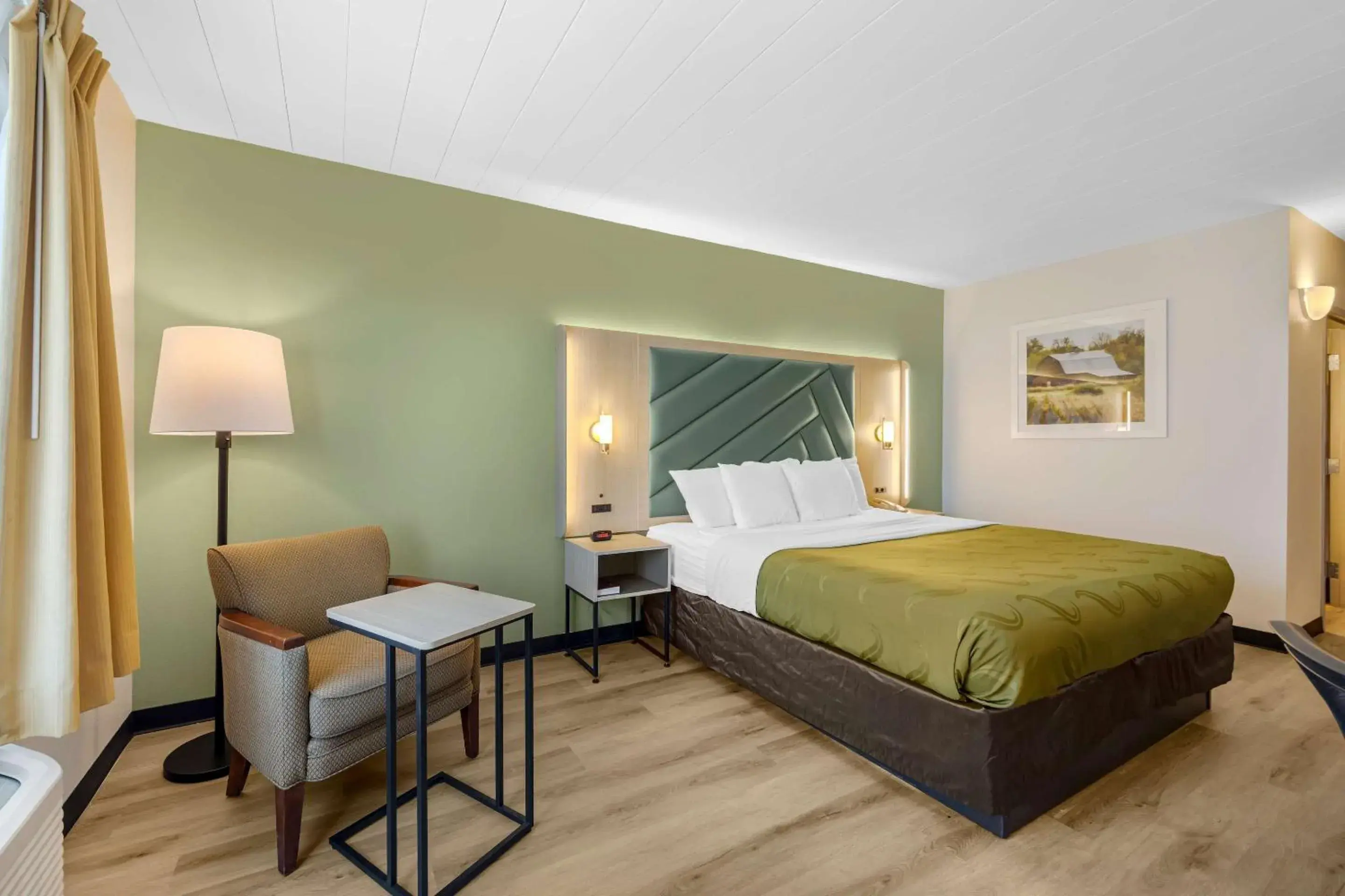 Bedroom, Bed in Quality Inn & Suites Monterey, TN - Crossville, TN Bedroom, Bed in Quality Inn & Suites Monterey, TN - Crossville, TN