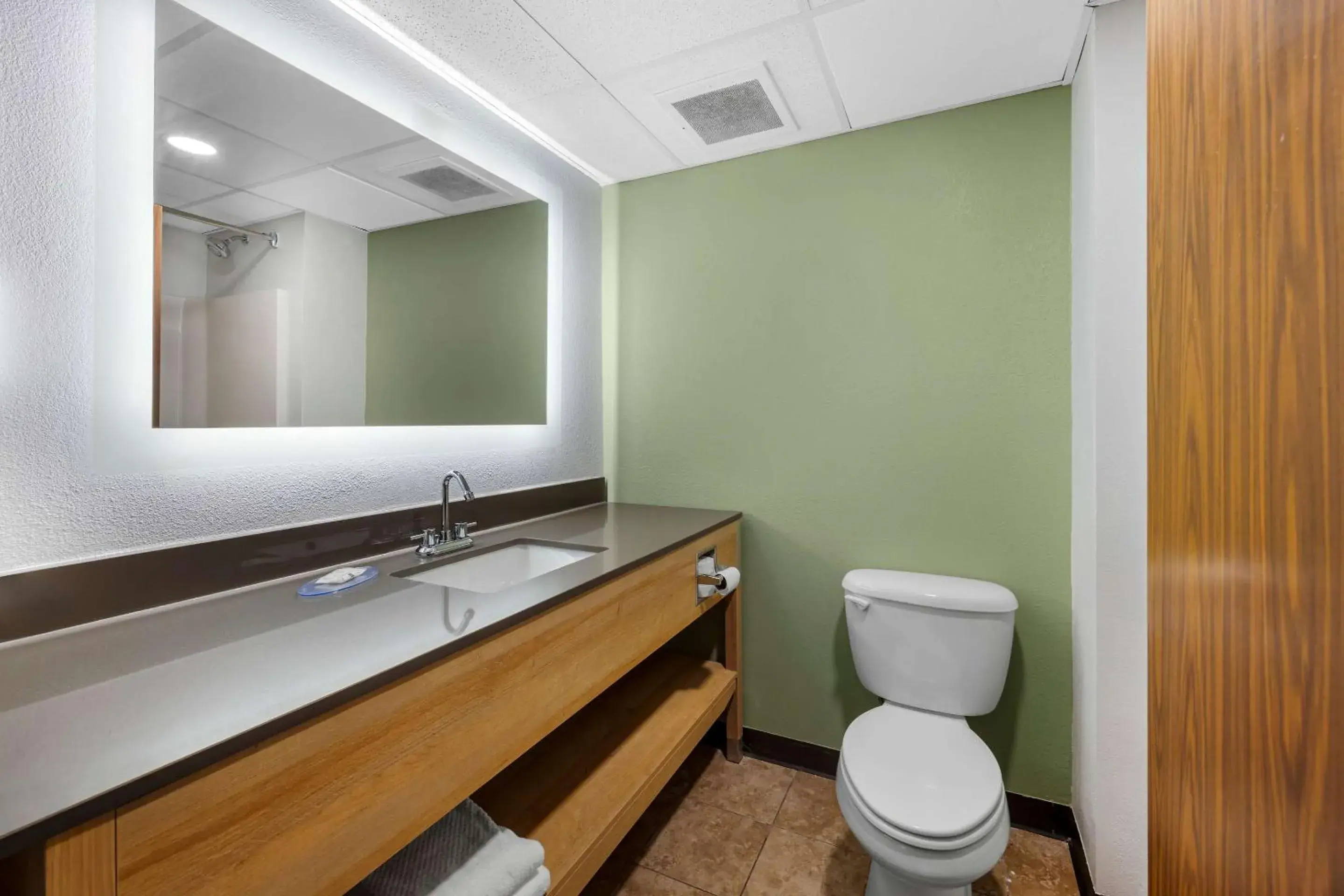 Bedroom in Quality Inn & Suites Monterey, TN - Crossville, TN Bedroom in Quality Inn & Suites Monterey, TN - Crossville, TN