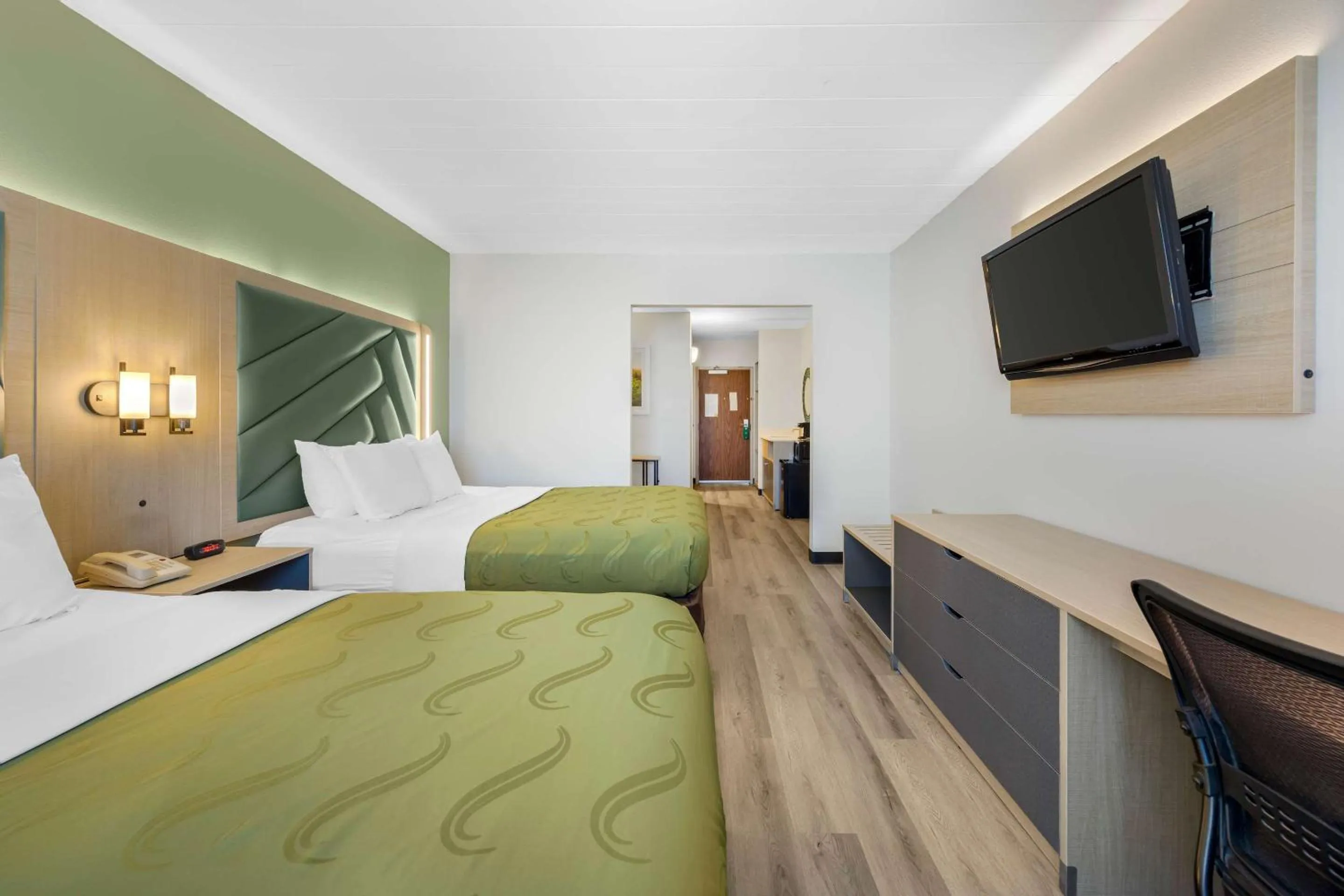 Bedroom, Bed in Quality Inn & Suites Monterey I-40