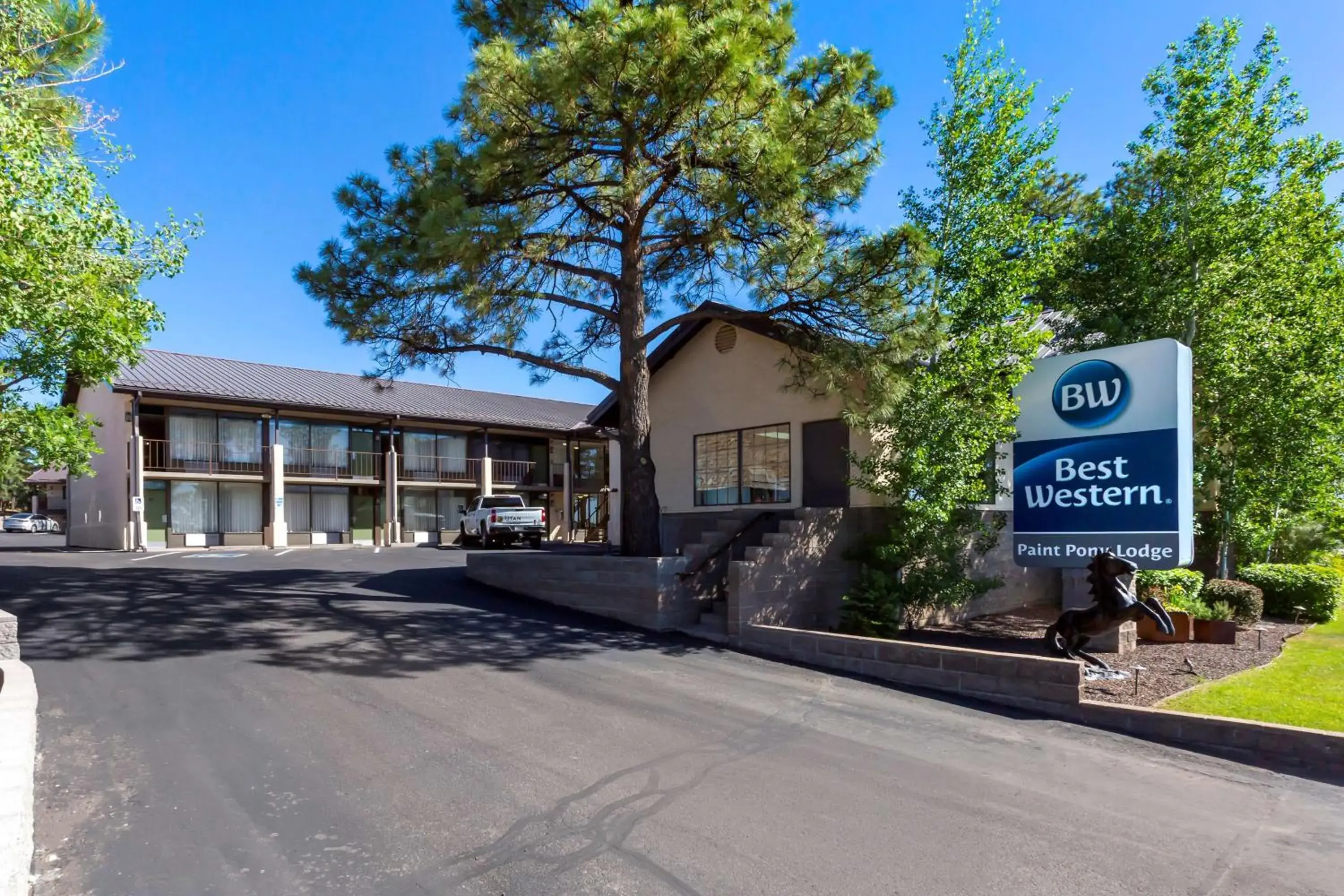 Property building in Best Western Paint Pony Lodge Property building in Best Western Paint Pony Lodge