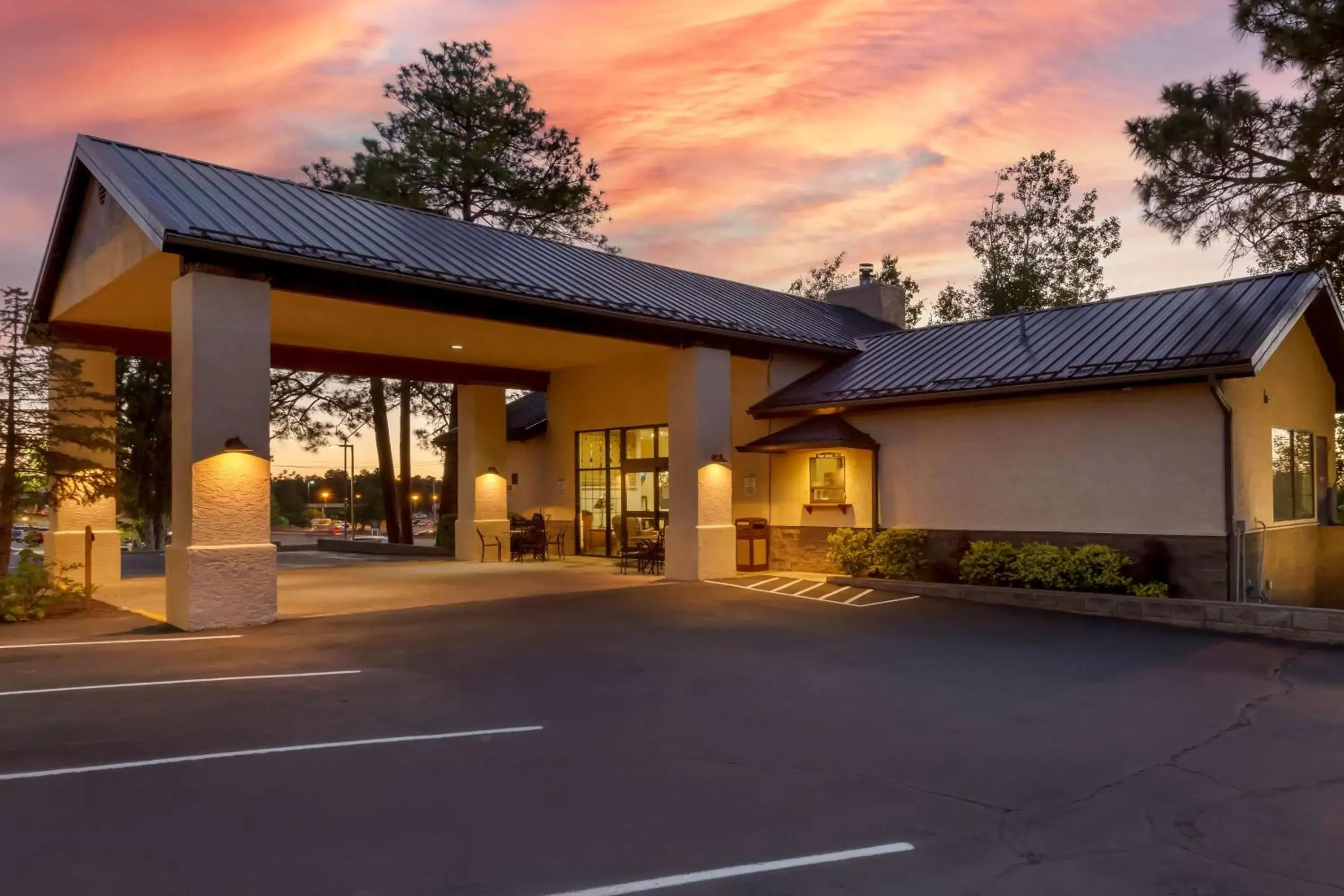 Property building in Best Western Paint Pony Lodge Property building in Best Western Paint Pony Lodge