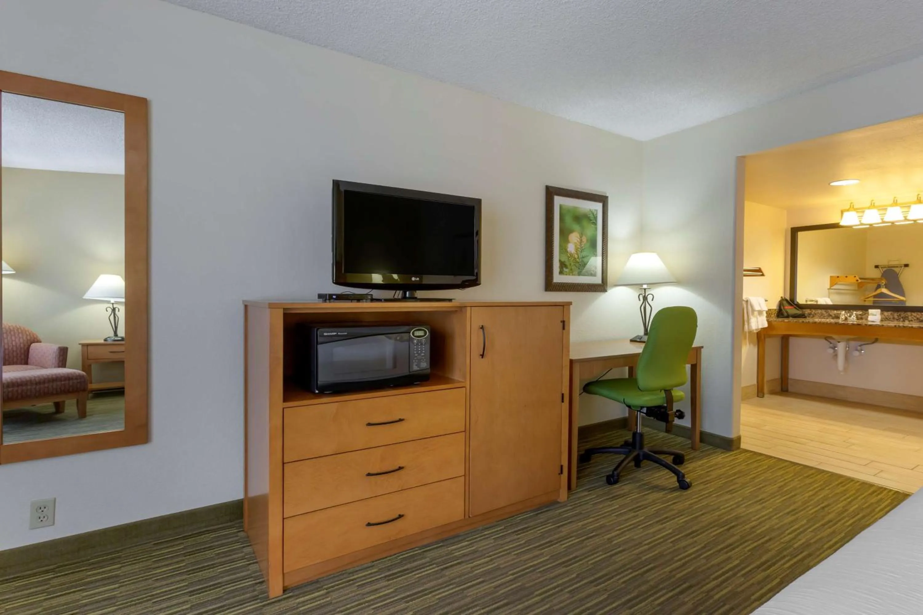 Bedroom, Bed in Best Western Paint Pony Lodge