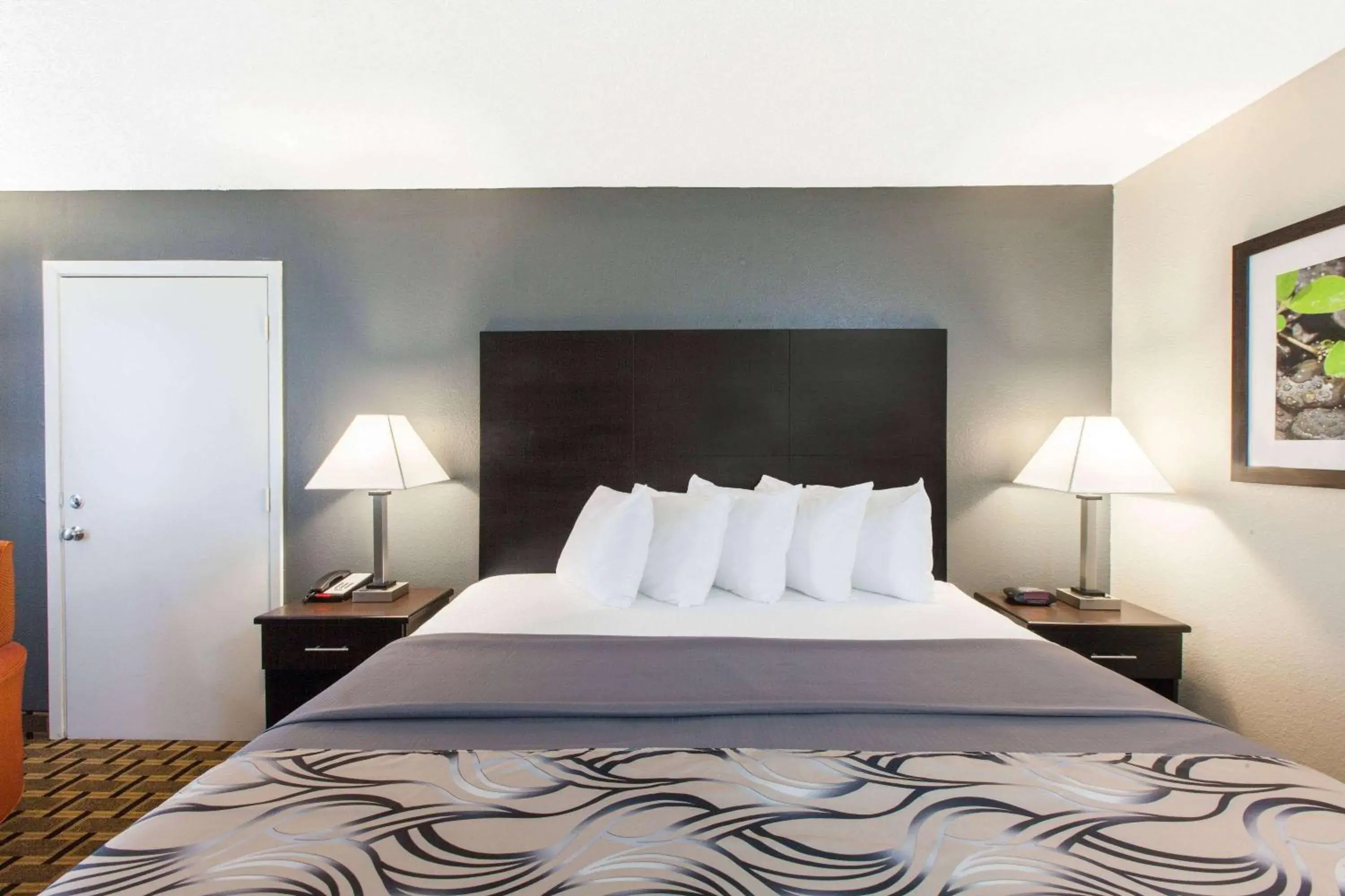 Photo of the whole room in Days Inn by Wyndham Ennis Photo of the whole room in Days Inn by Wyndham Ennis