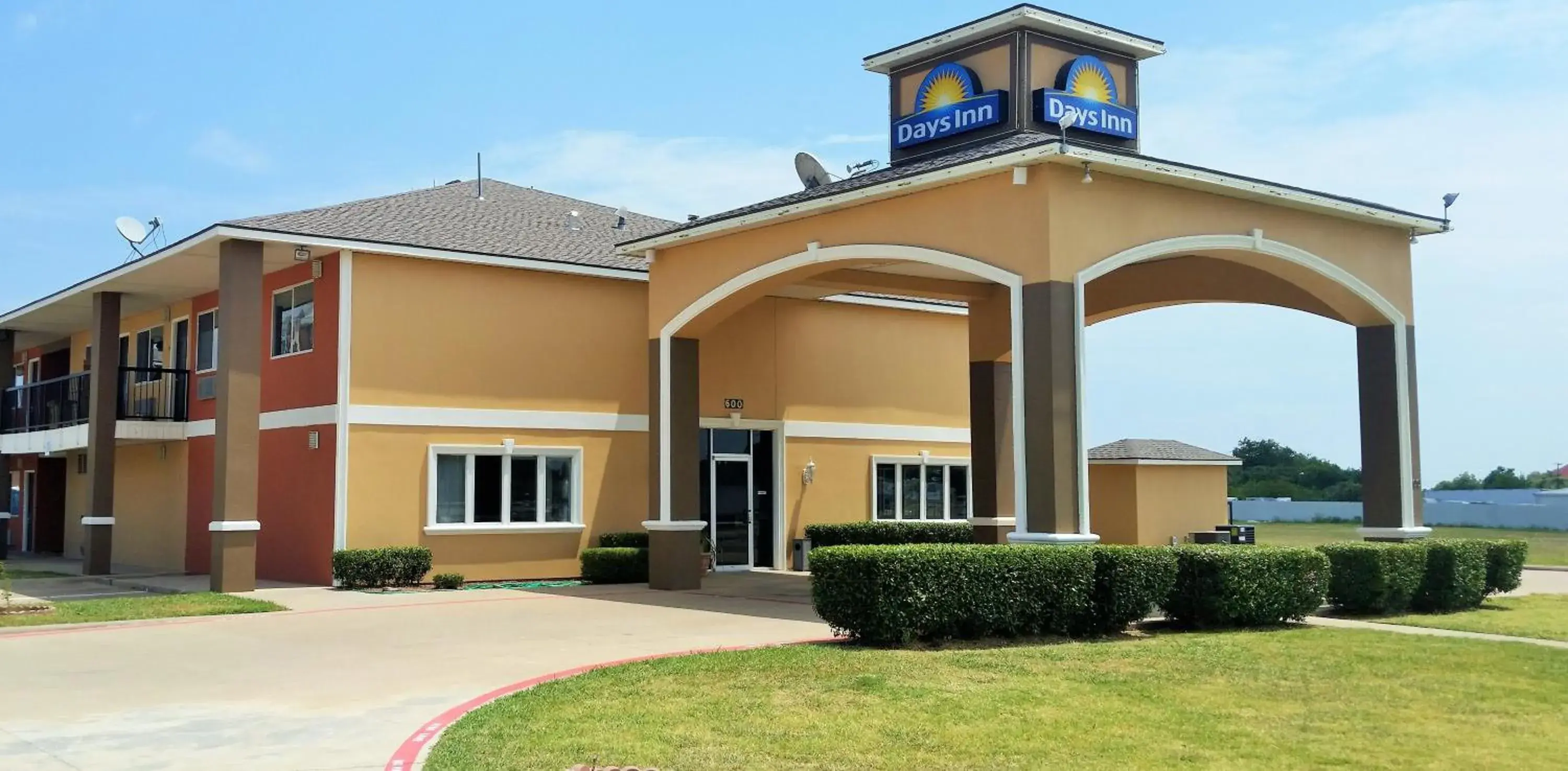 Property building in Days Inn by Wyndham Ennis Property building in Days Inn by Wyndham Ennis