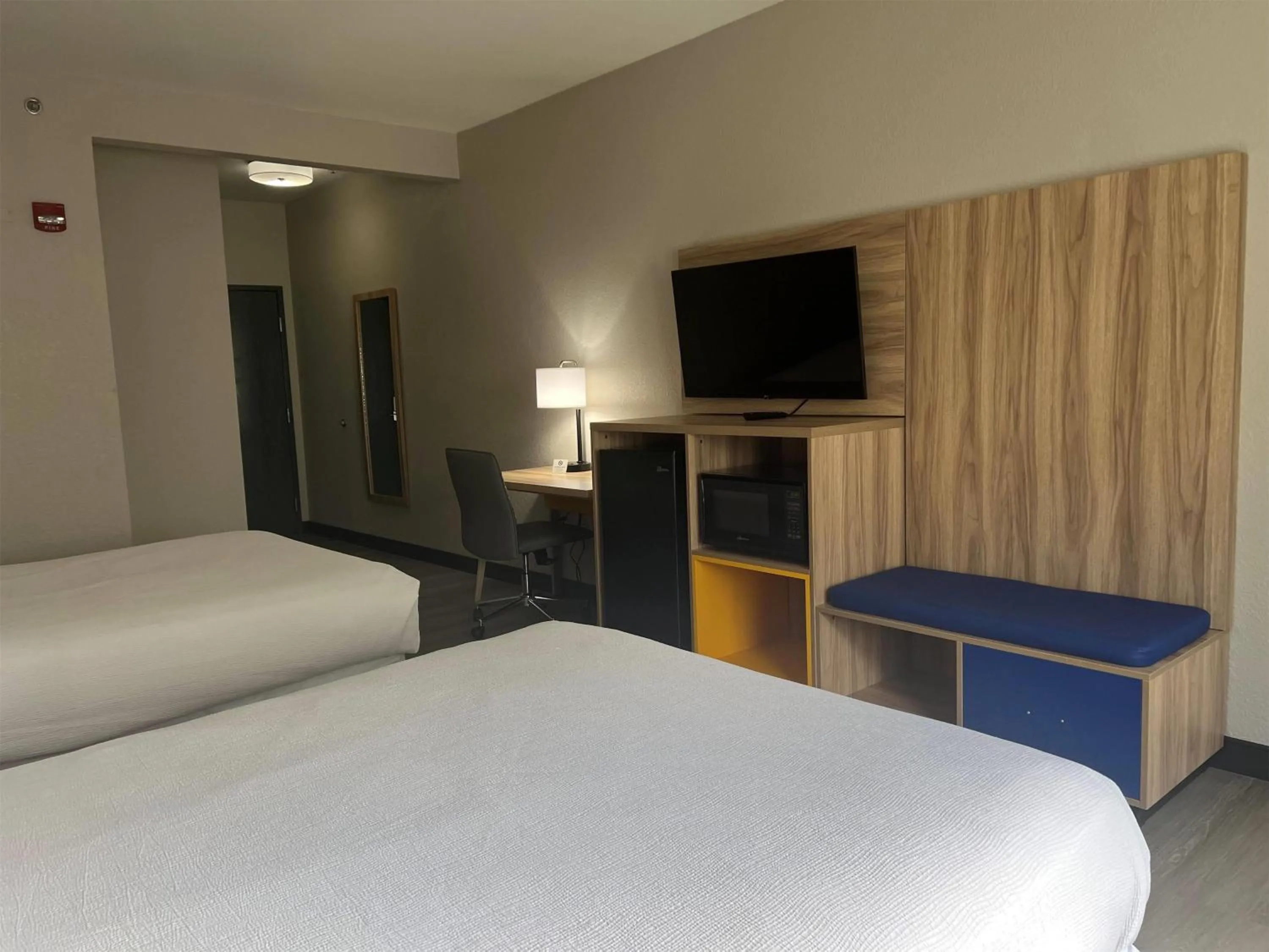 Photo of the whole room, Bed in Days Inn by Wyndham Coffeyville, Kansas