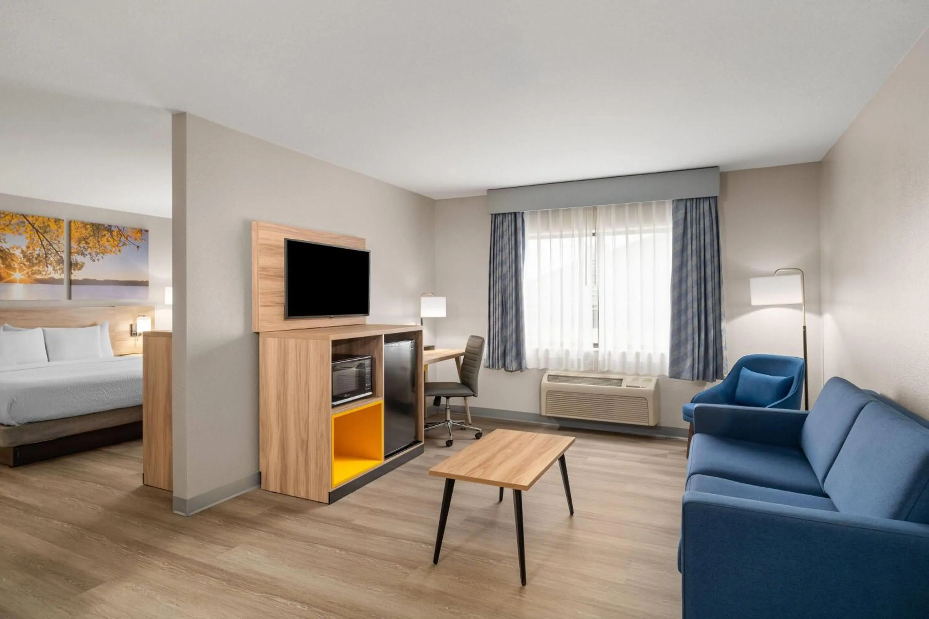 Photo of the whole room, Bed in Days Inn by Wyndham Coffeyville, Kansas