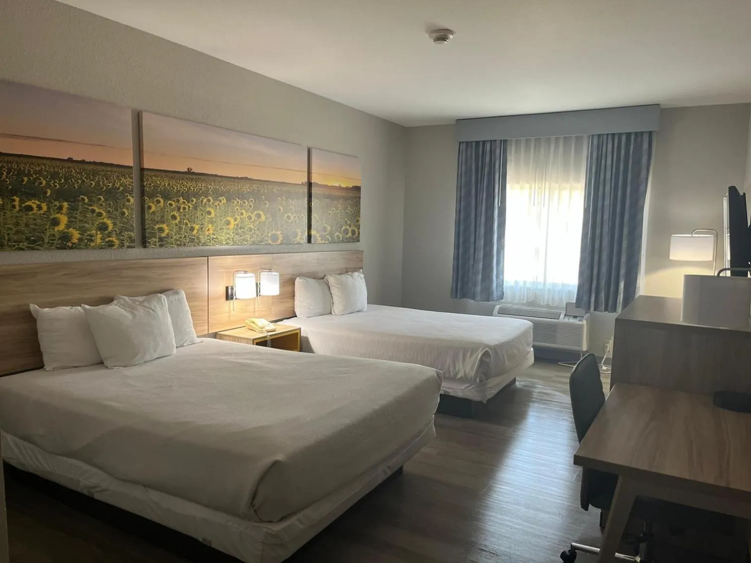 Bed in Days Inn by Wyndham Coffeyville, Kansas