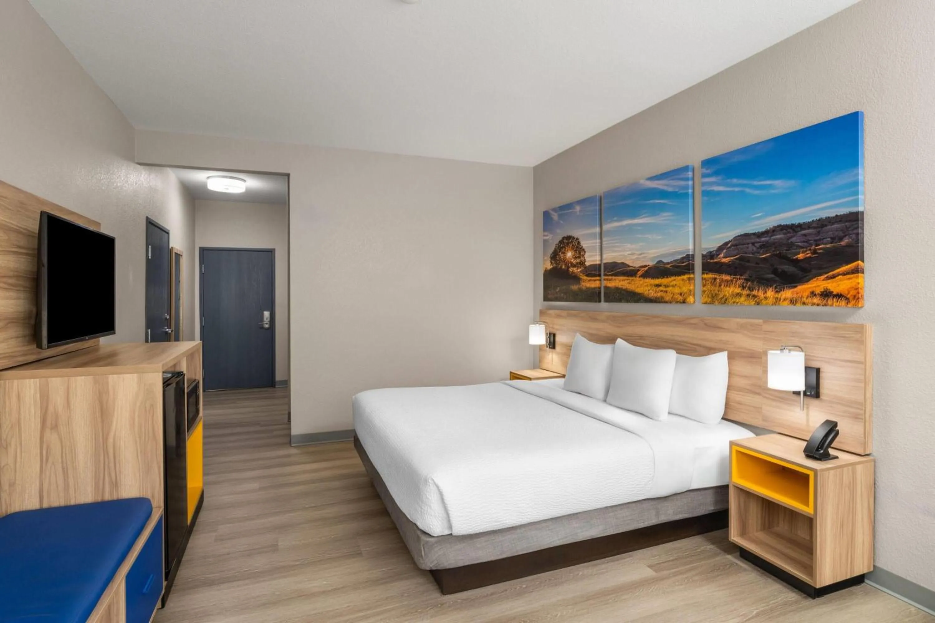 Photo of the whole room, Bed in Days Inn by Wyndham Coffeyville, Kansas